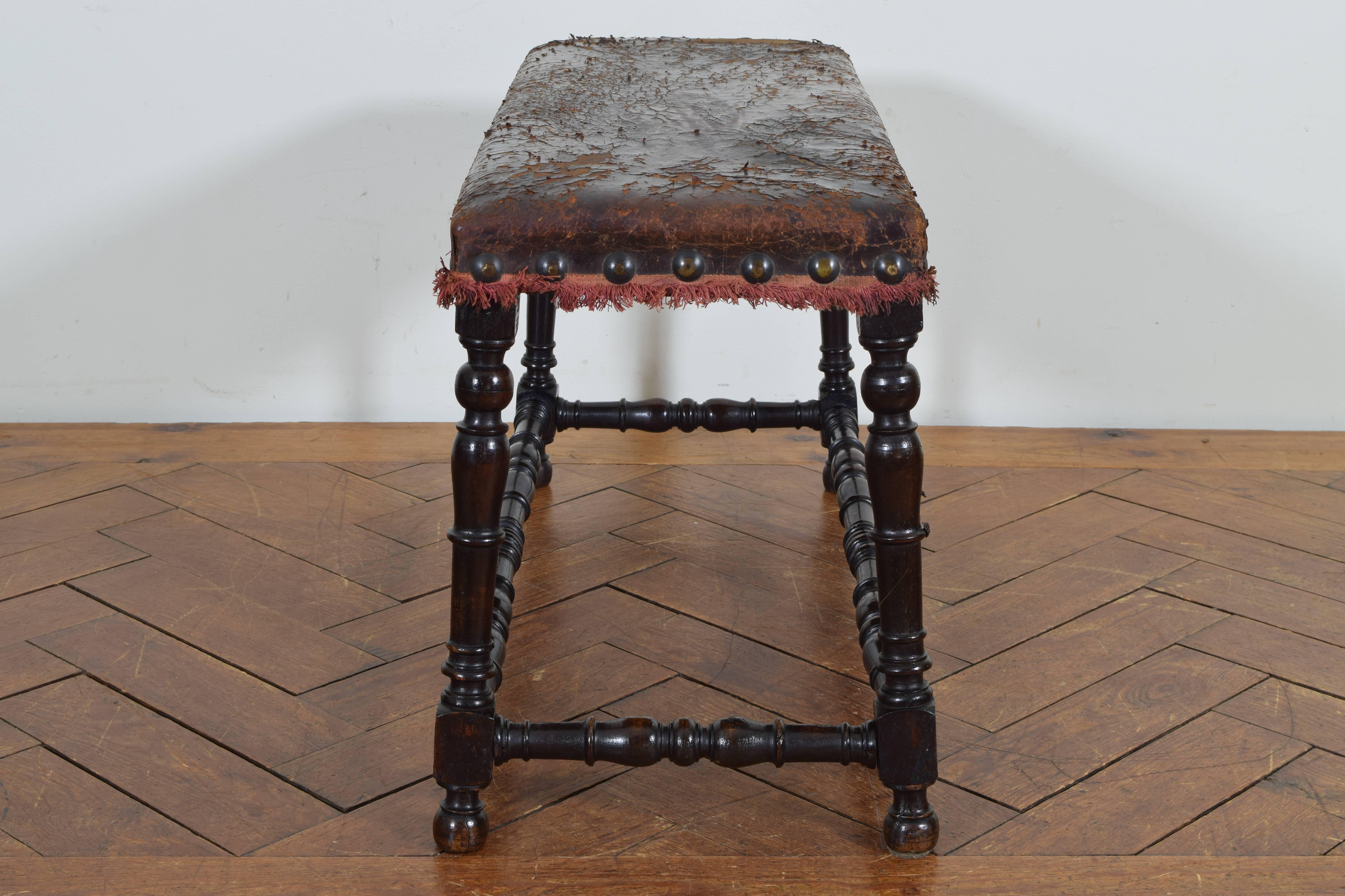Baroque Italian Turned Walnut and Leather Upholstered Bench, Early 18th Century