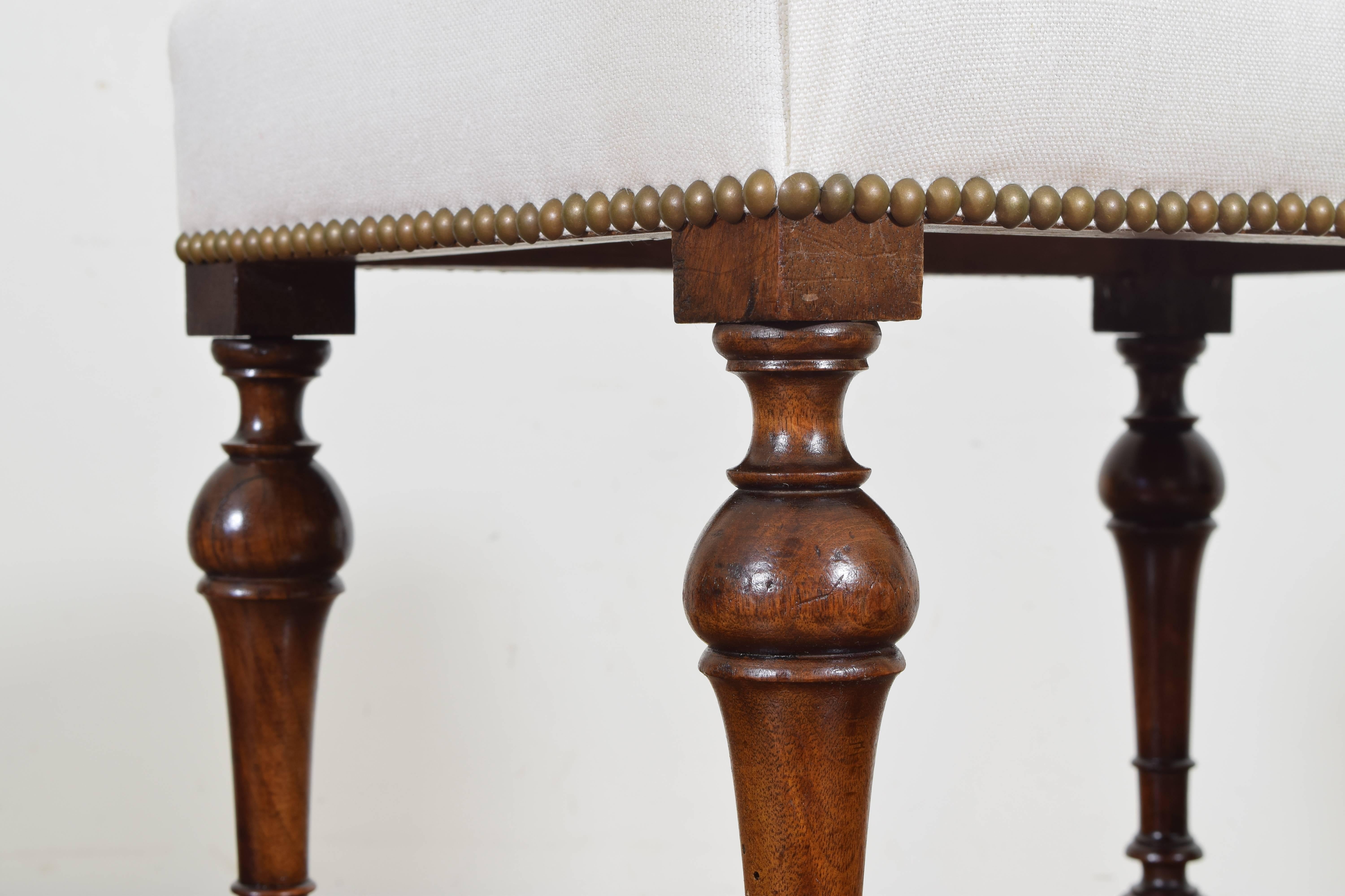 French Turned Walnut Bench in the Louis XIII Style, Second Half of 19th Century 1