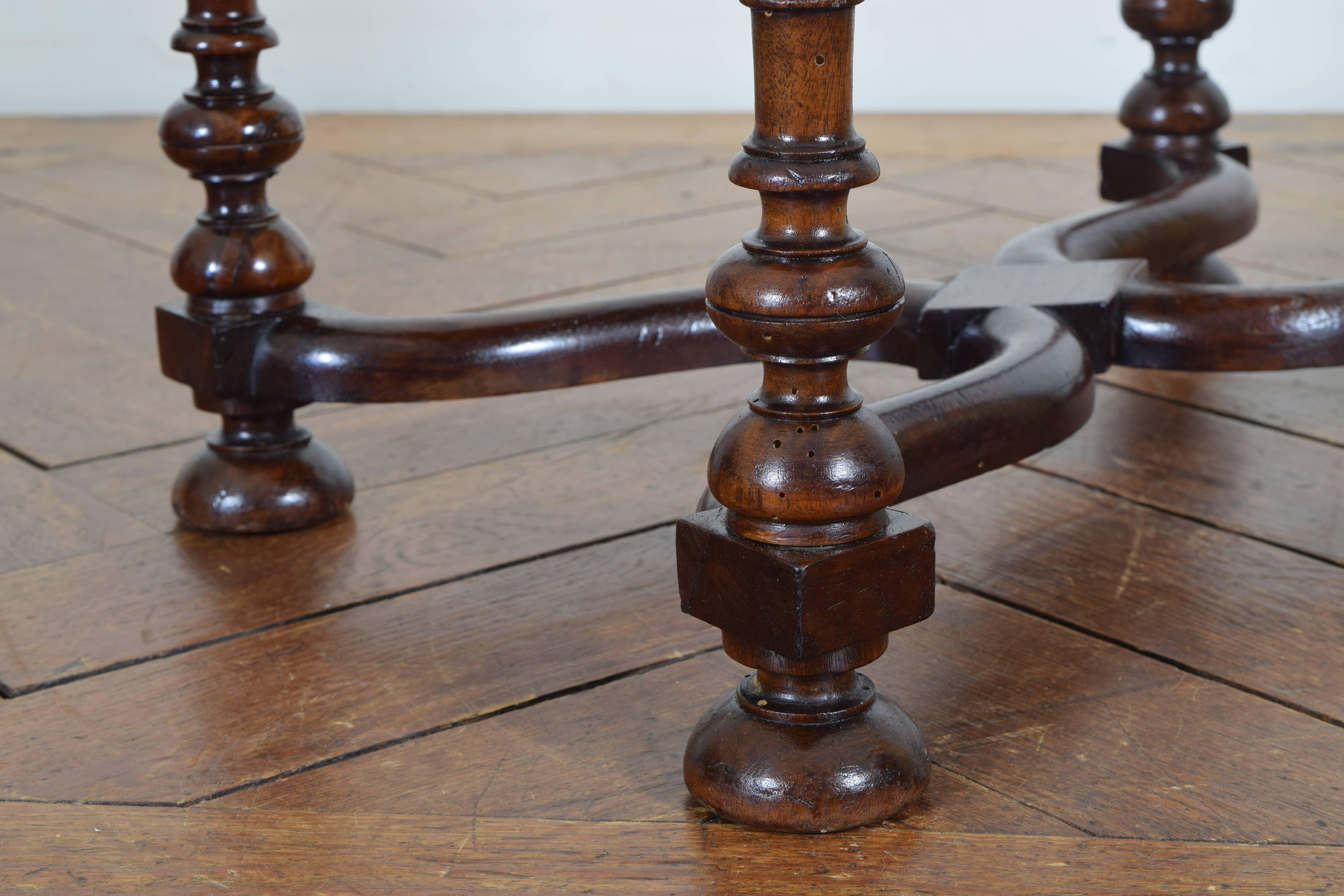 French Turned Walnut Bench in the Louis XIII Style, Second Half of 19th Century 2