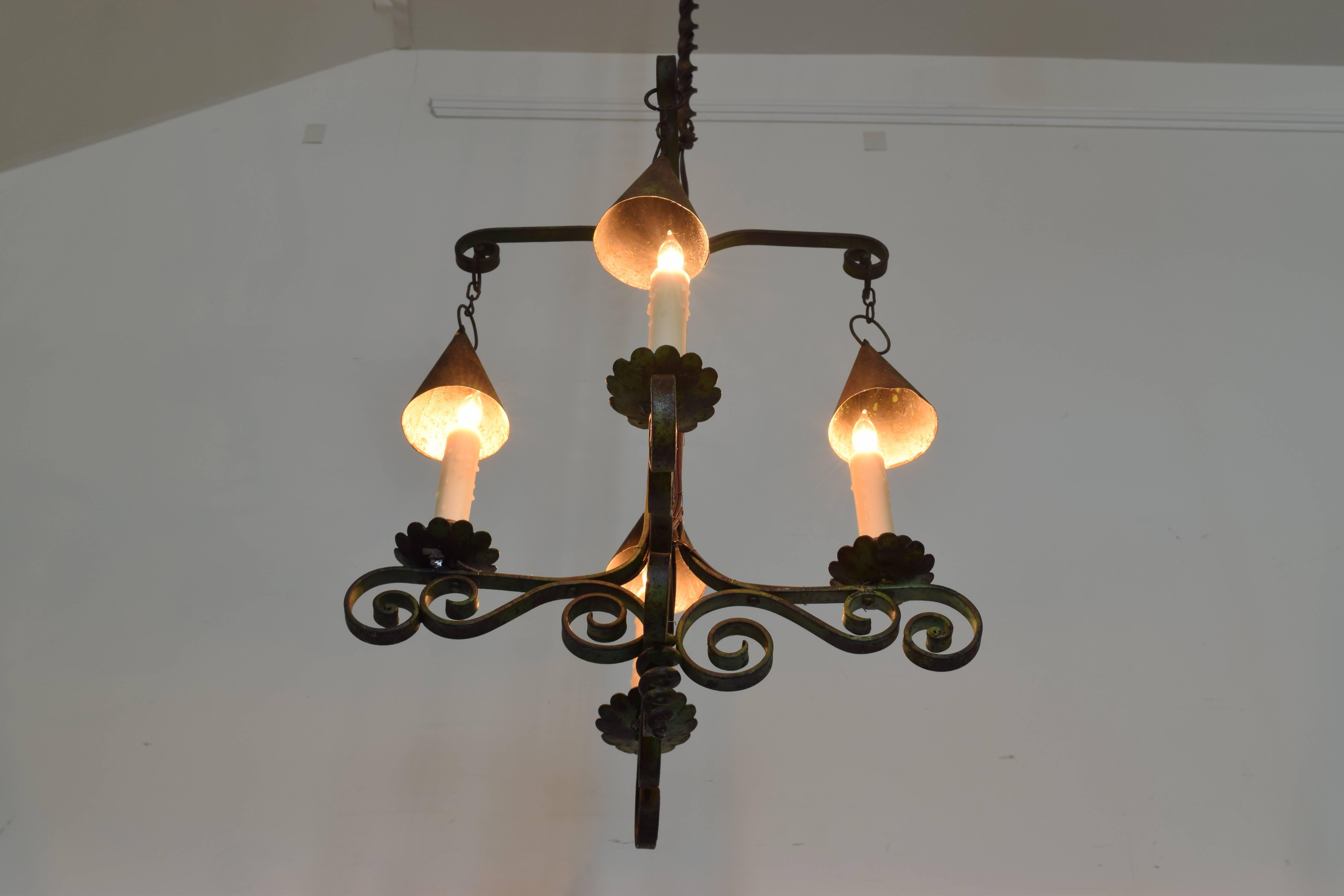 Italian Wrought and Green Painted Iron Four-Light Chandelier, Early 20th Century In Excellent Condition In Atlanta, GA