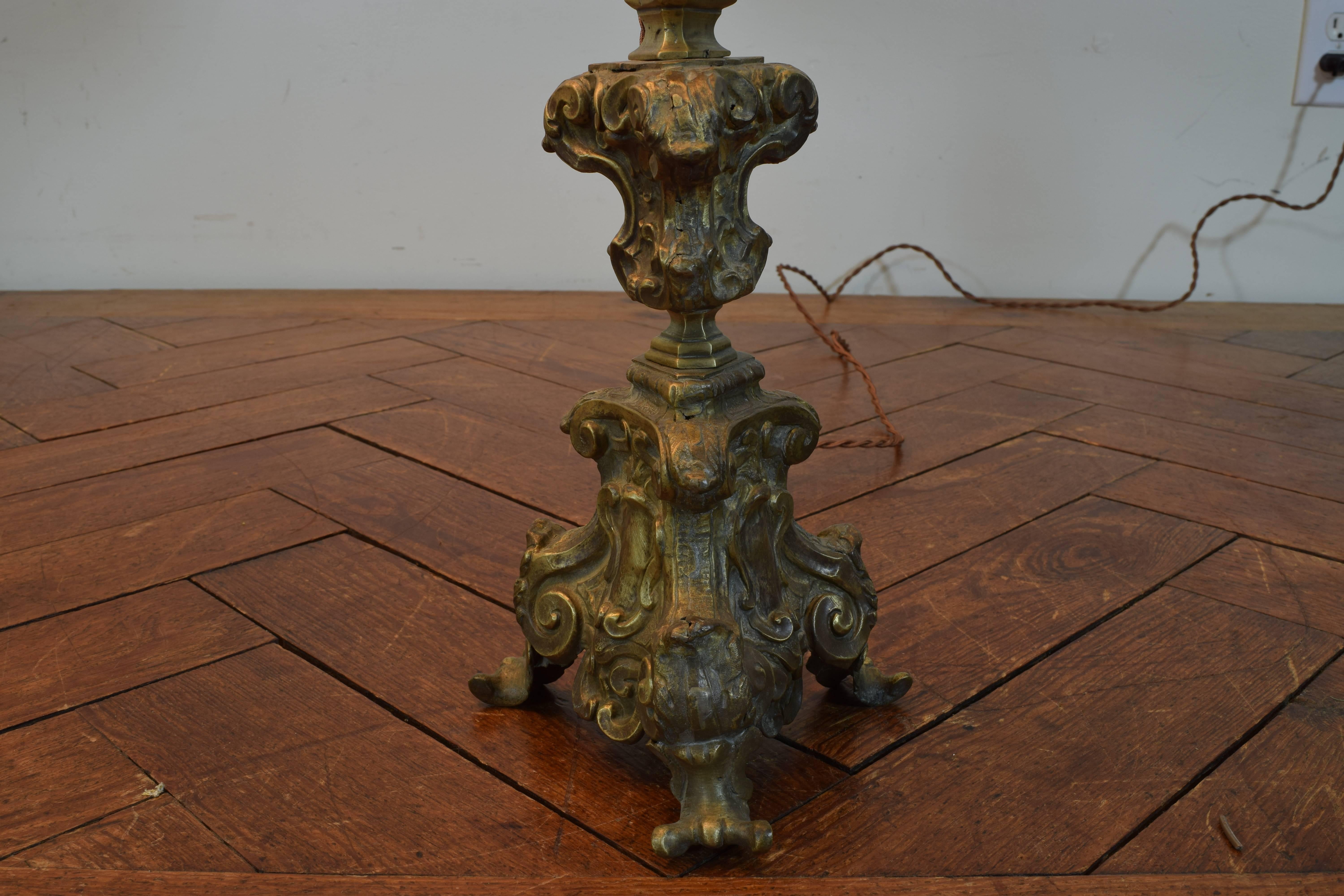 Italian Rococo Pair of Patinated Brass Table Lamps, Mid-18th Century In Excellent Condition In Atlanta, GA