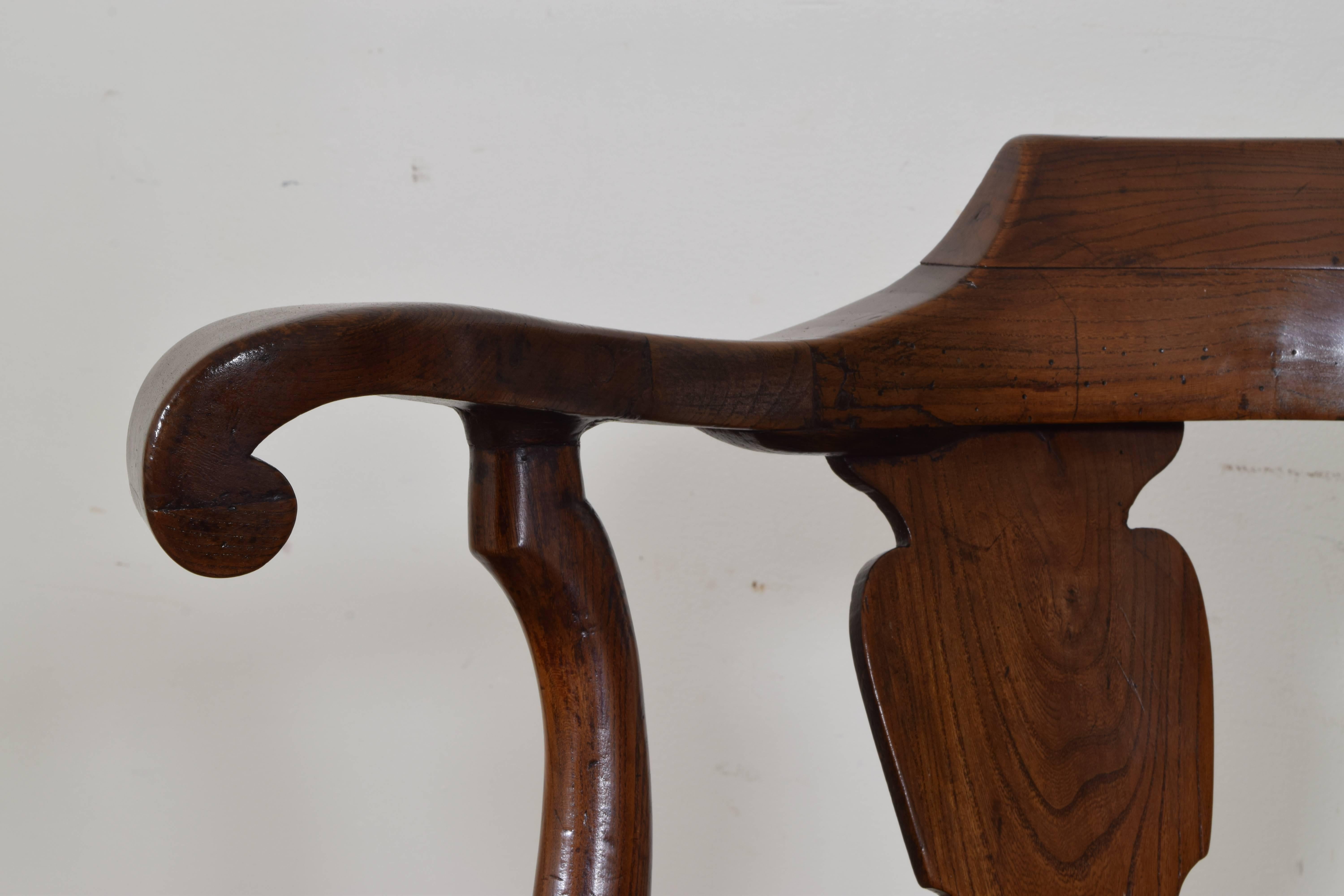 Dutch Yew Wood Corner Chair from the Queen Anne Period, 18th Century In Excellent Condition In Atlanta, GA