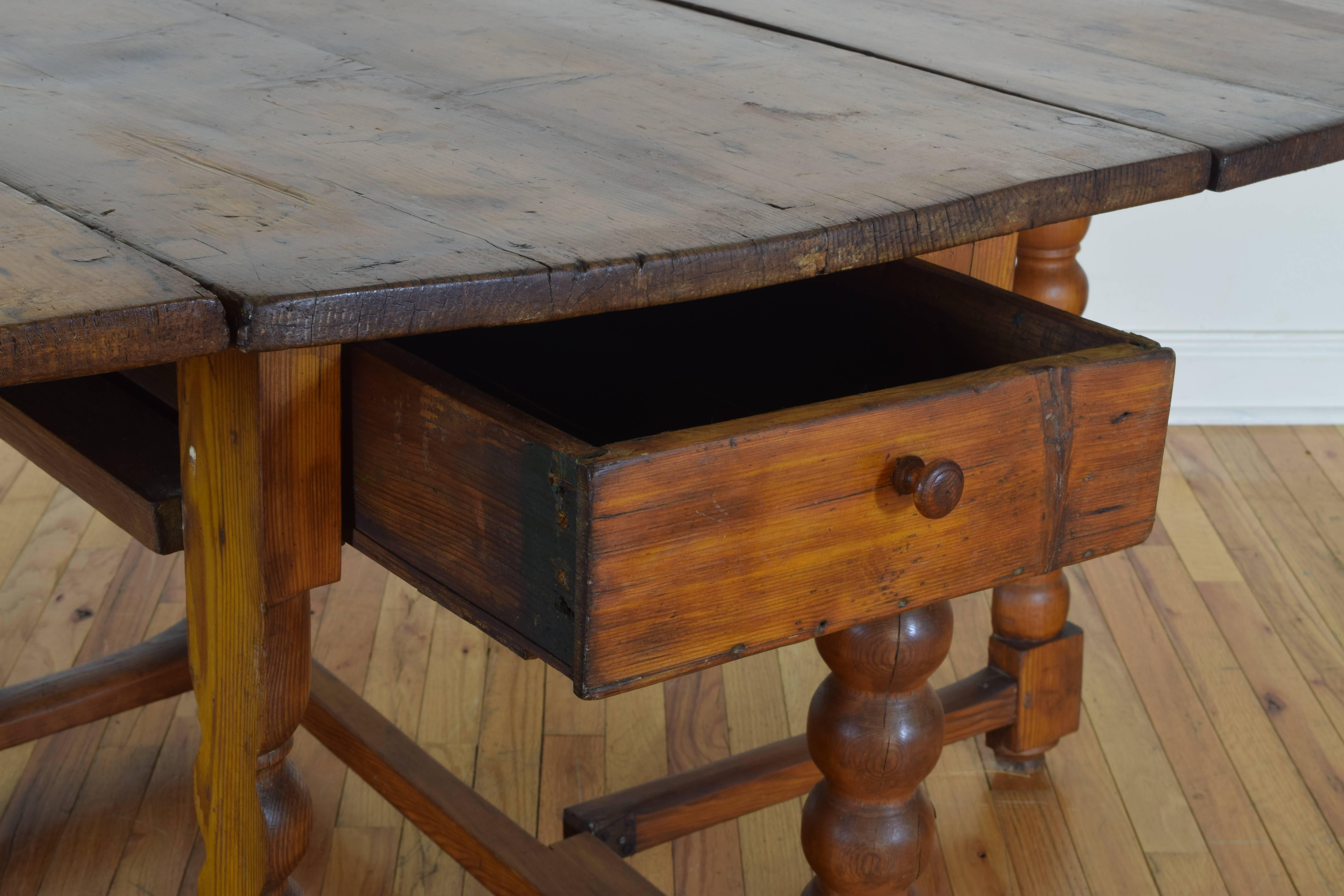 Swiss Pinewood Drop-Leaf One-Drawer Table, Early 18th Century 2