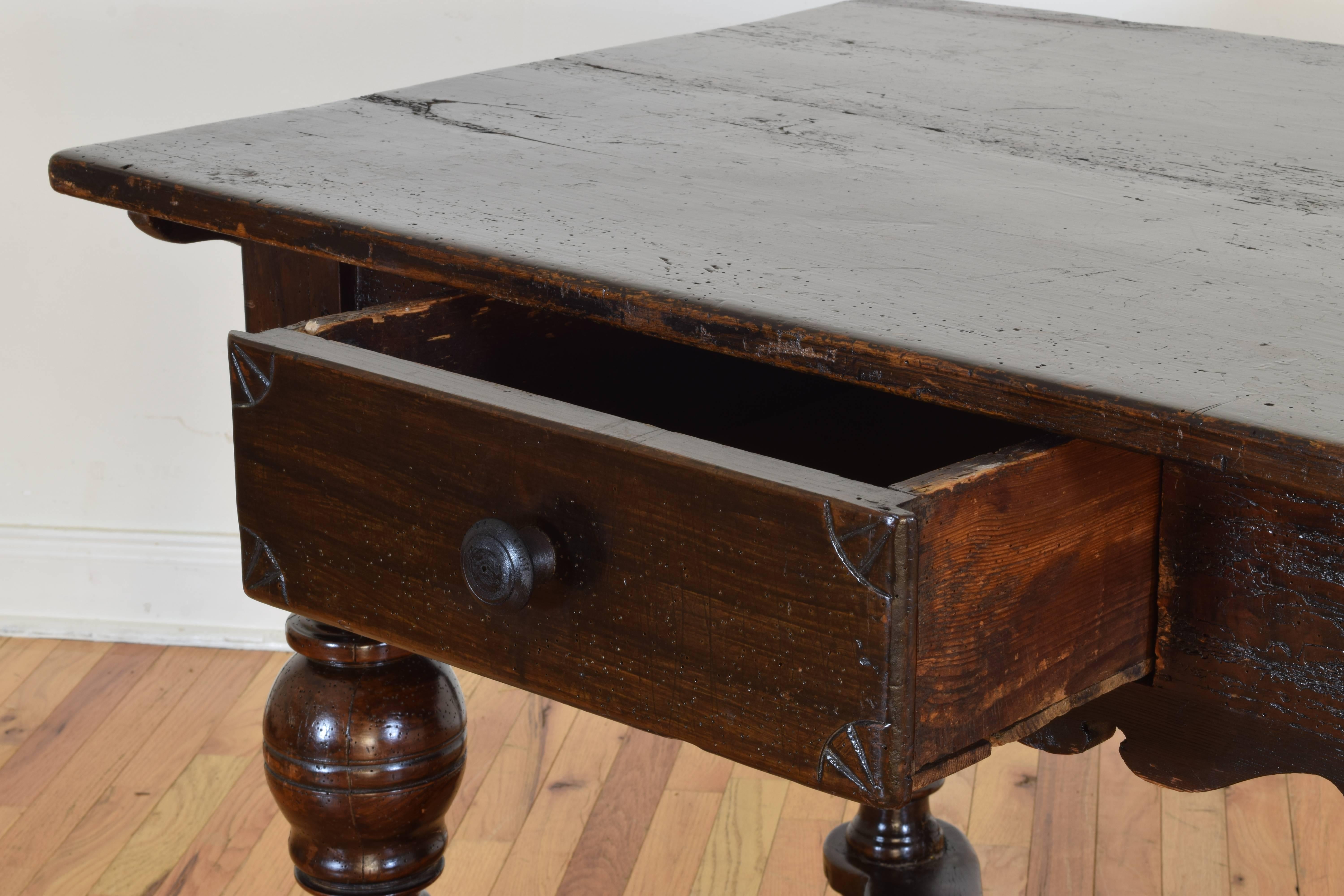 Portuguese Carved and Turned Stained Pinewood 1-Drawer Table, Early 18th Century In Good Condition In Atlanta, GA