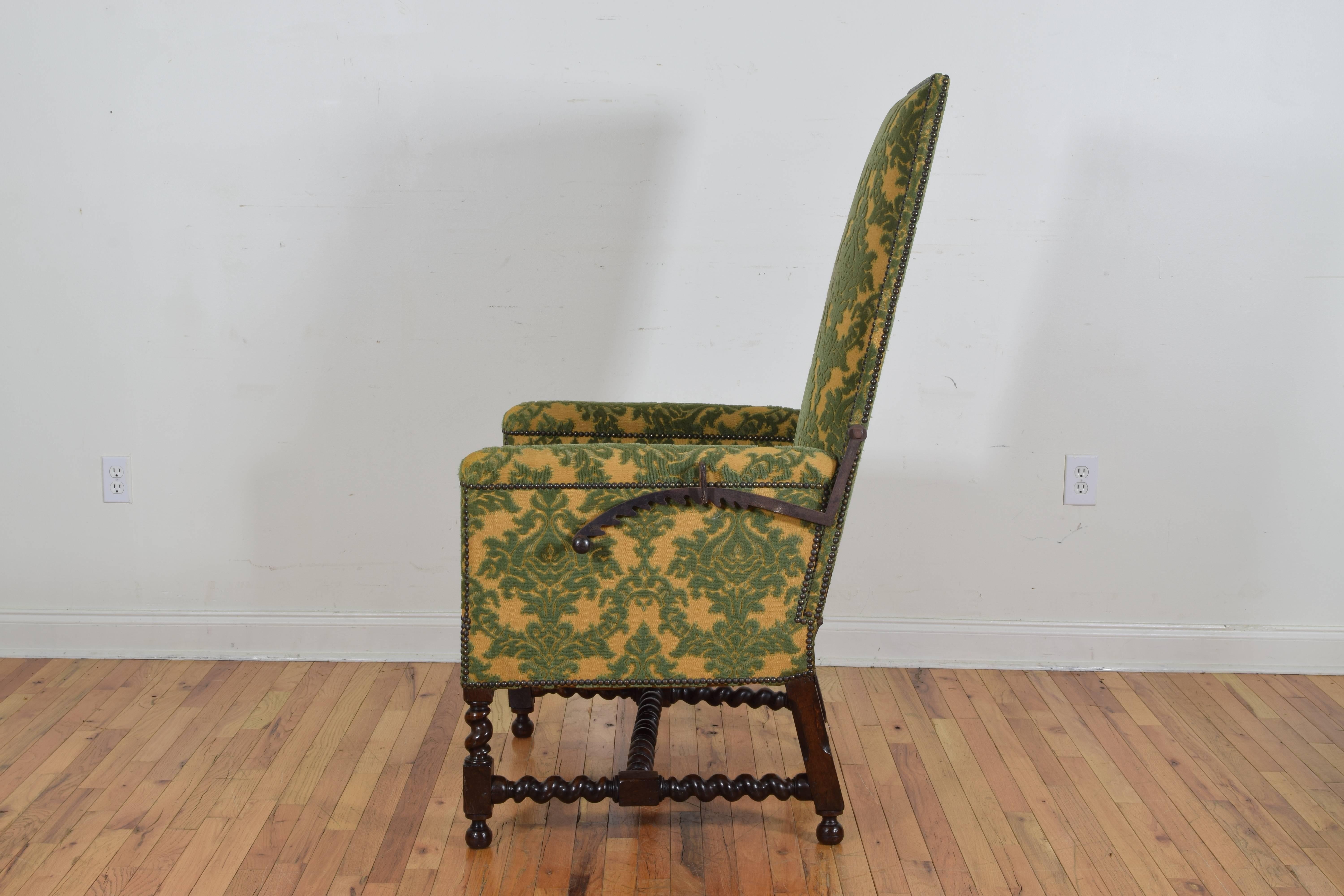 French Large Louis XIII Period Dark Oak and Upholstered Bergere Inclinable