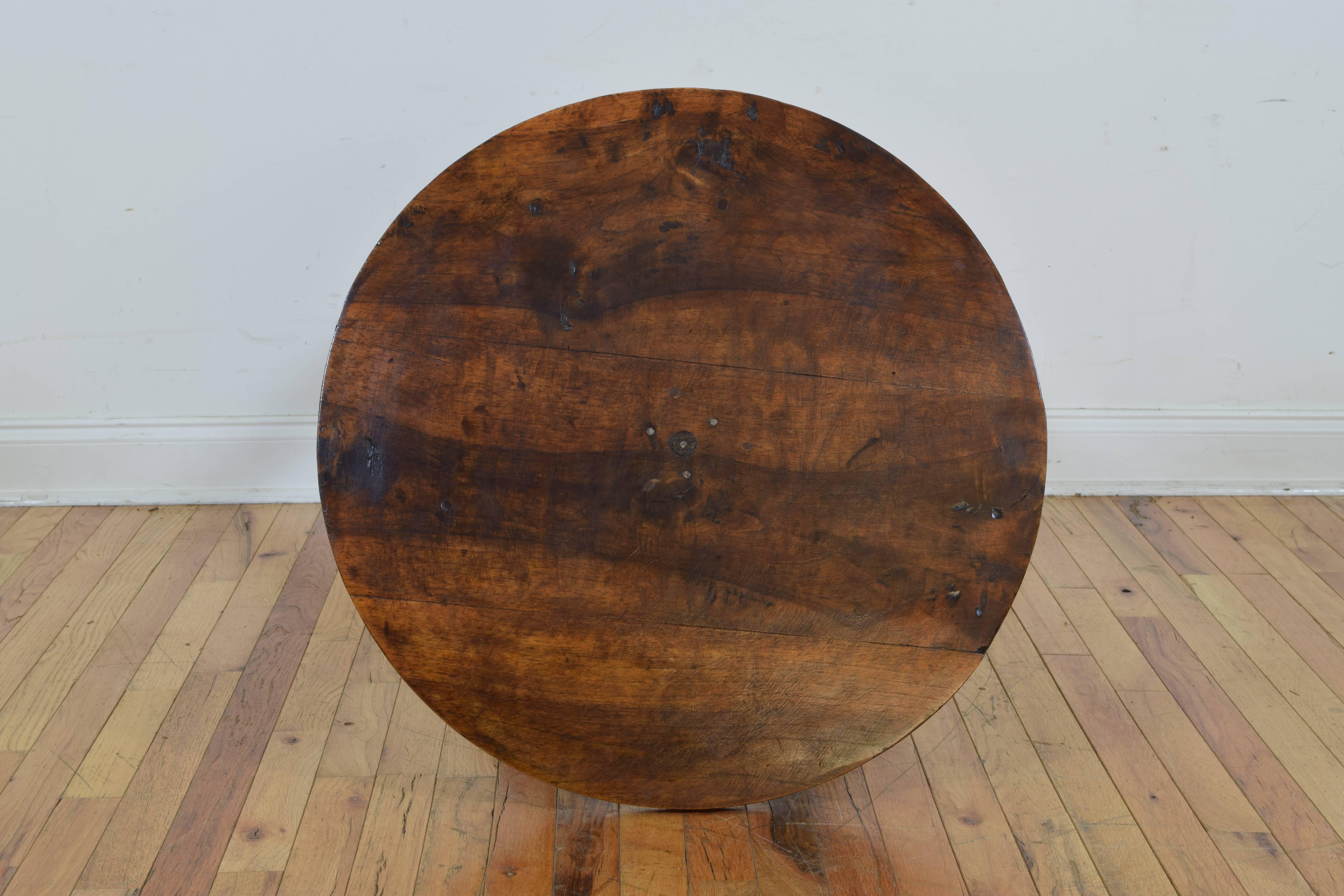 Italian Late Neoclassic Walnut Tripod Table, 1st Half of 19th Century 3