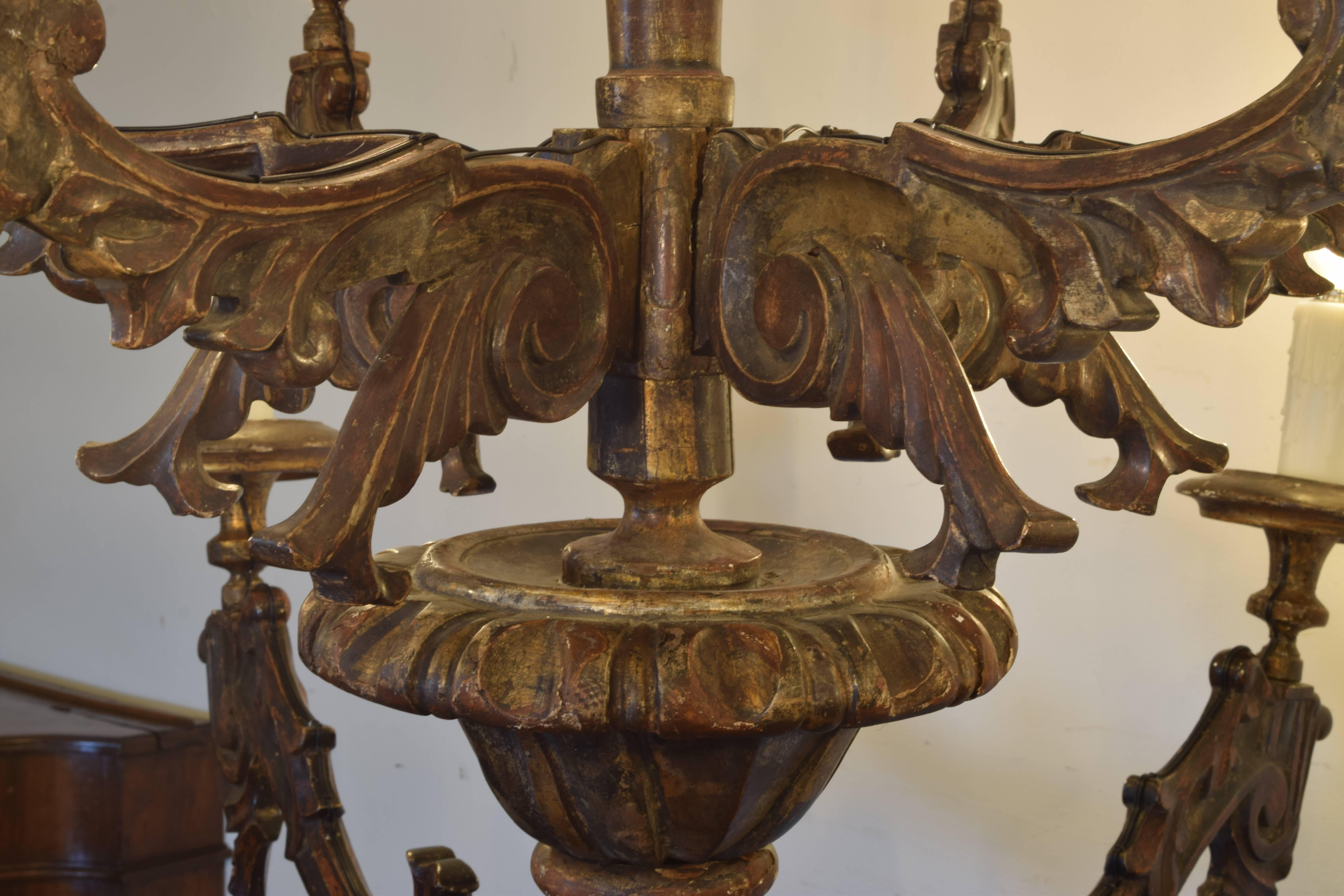 Italian Carved Giltwood Twelve-Arm Chandelier, First Half of the 19th Century 2