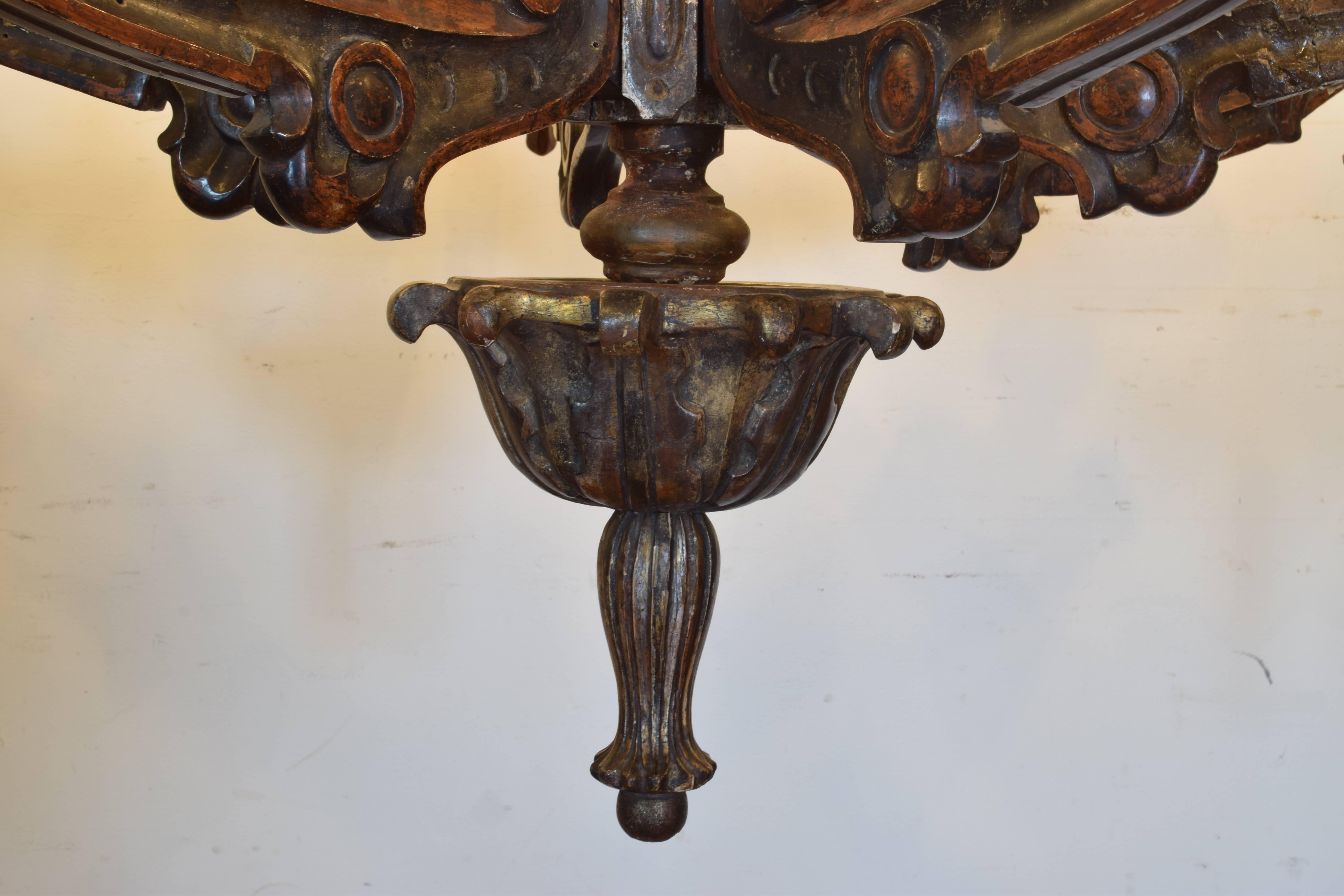 Italian Carved Giltwood Twelve-Arm Chandelier, First Half of the 19th Century 5