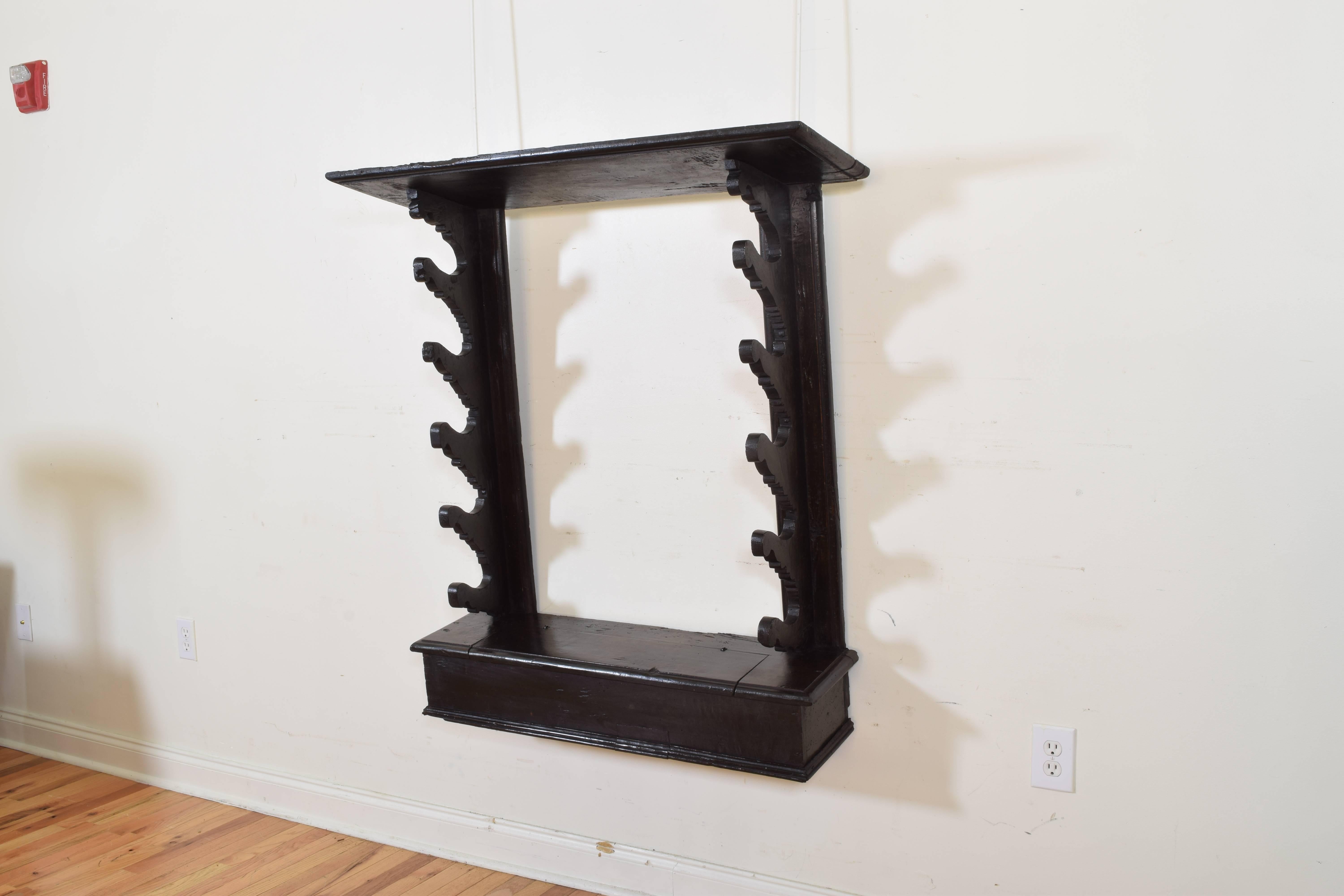 Italian Baroque Period Dark Walnut Gun Rack, 17th-18th Century In Excellent Condition In Atlanta, GA