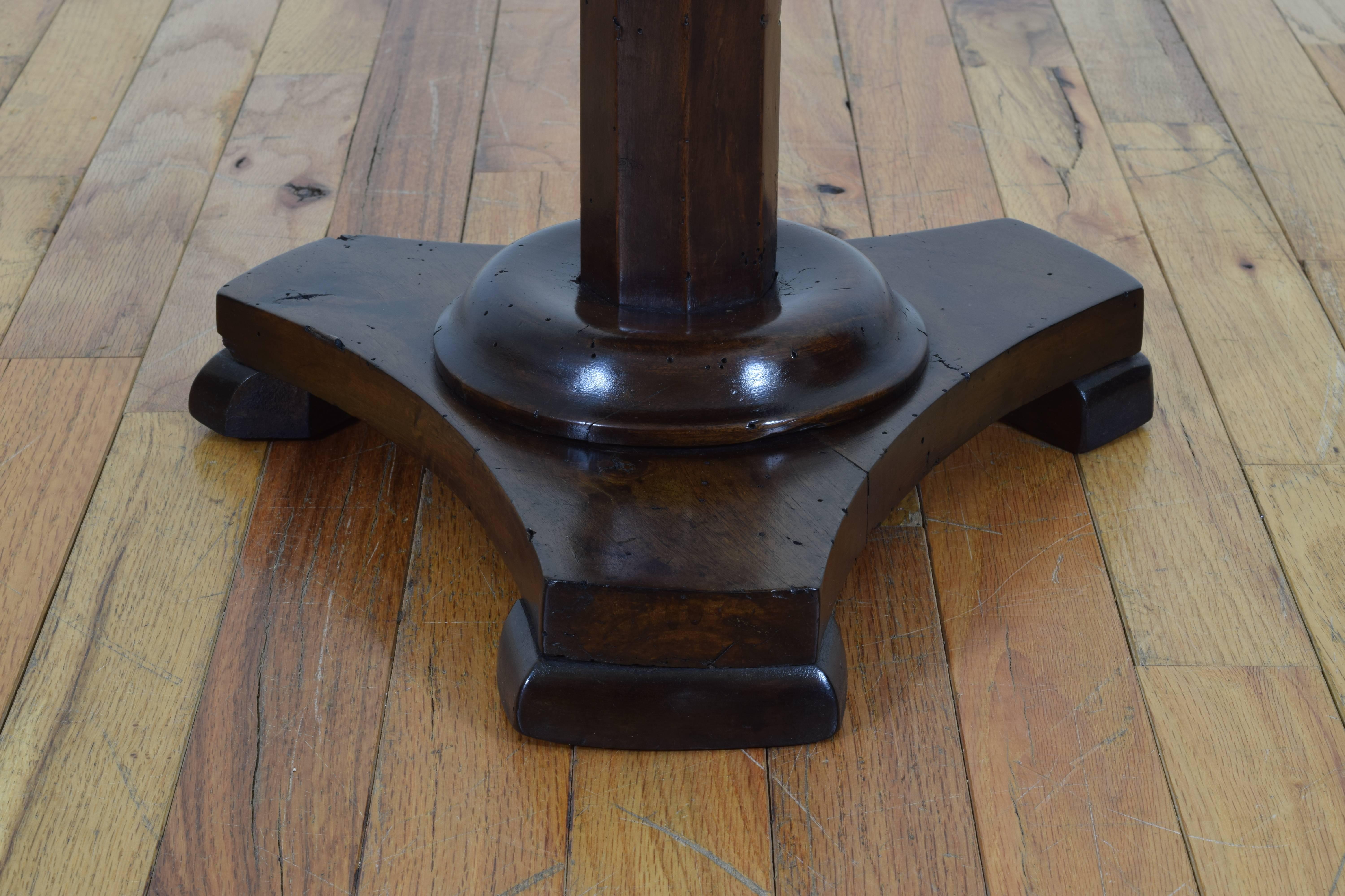 Italian Neoclassic Walnut Side Table, Second Quarter of the 19th Century 1