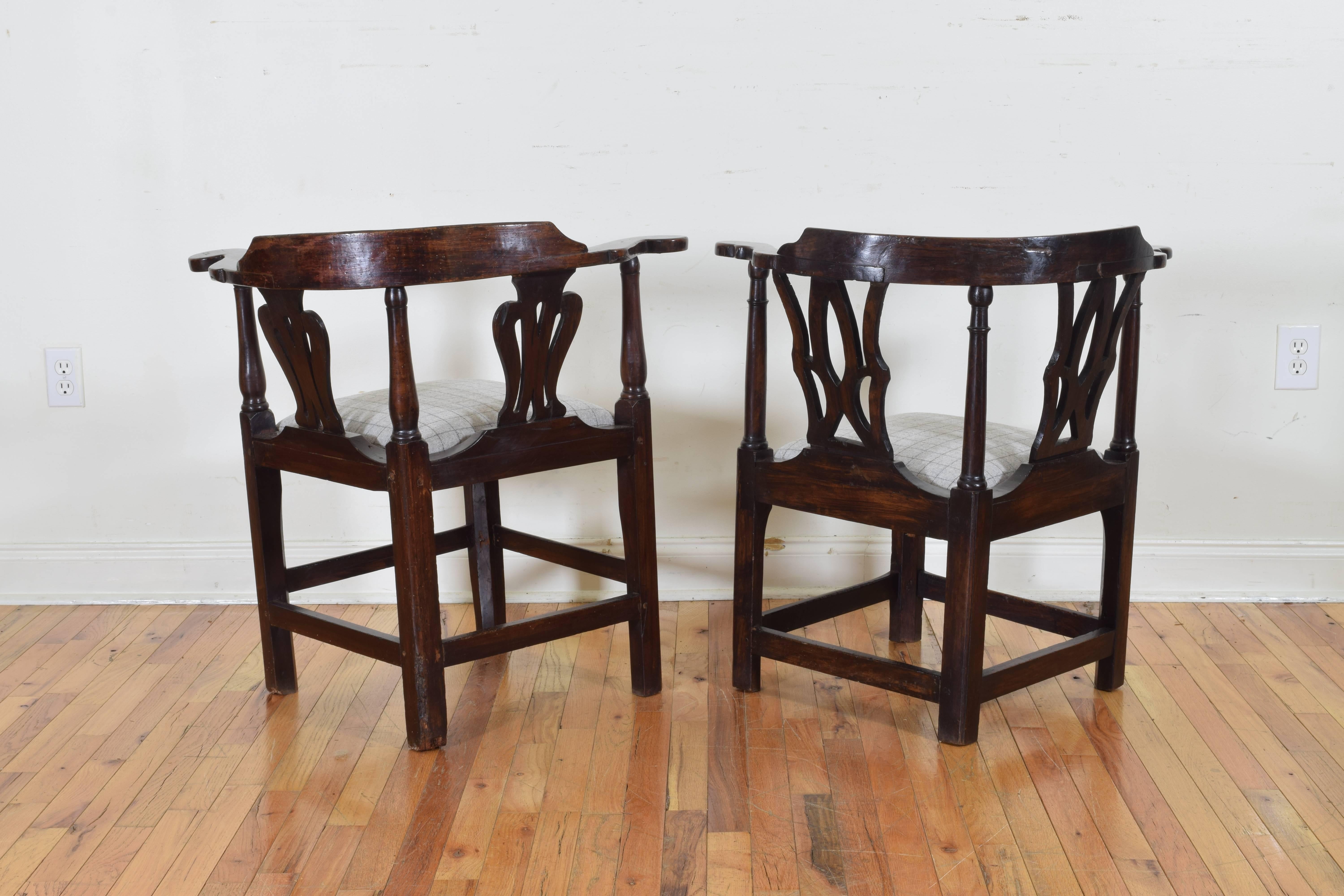 Near Pair of George III Walnut Corner Chairs, Late 18th Century 2