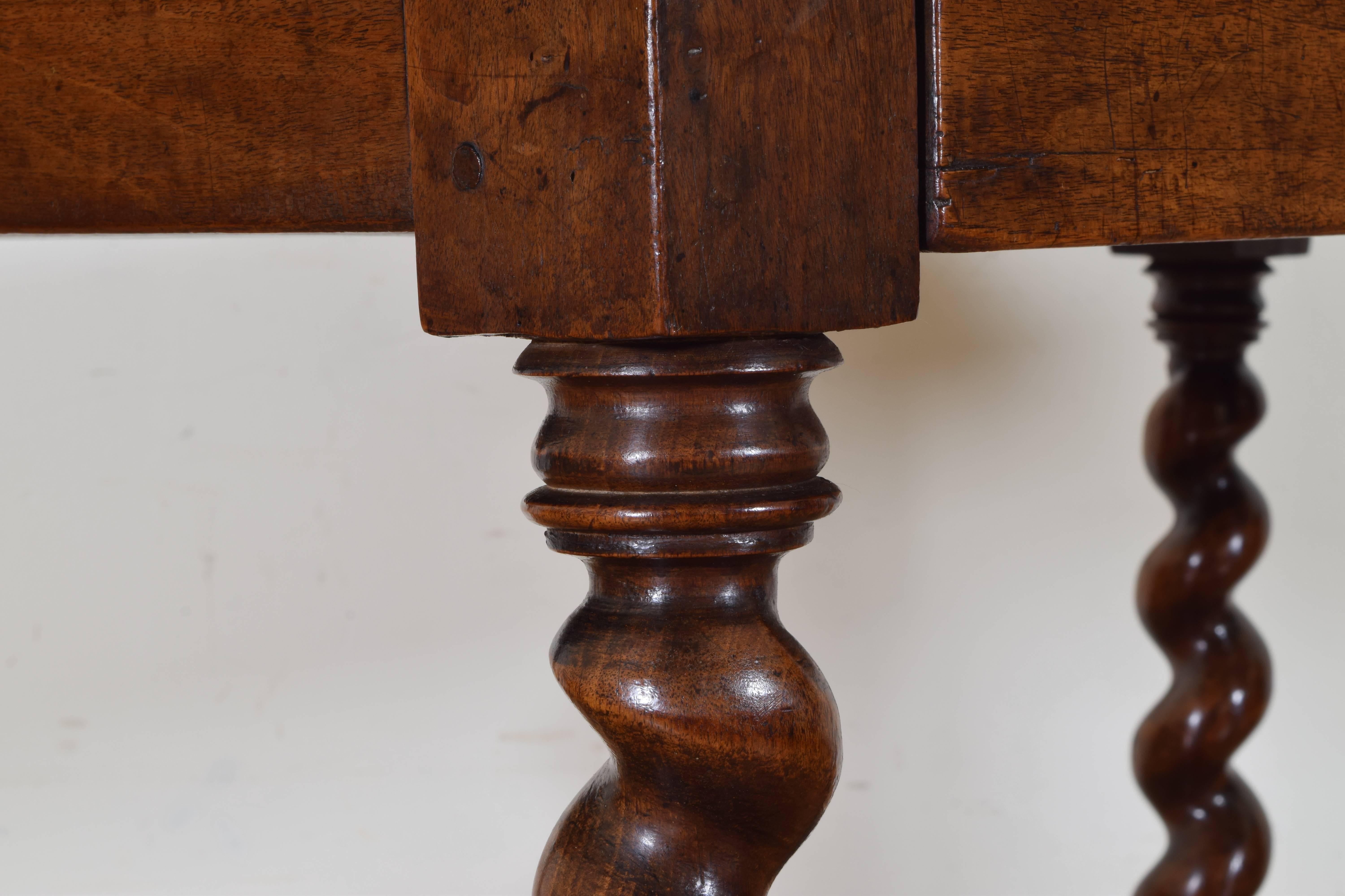 French Late LXIII Period Walnut One-Drawer Table with Spiral Turned Legs In Excellent Condition In Atlanta, GA