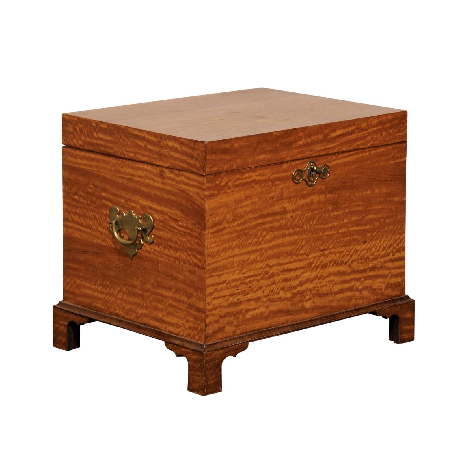Early 19th Century American Satinwood Cellarette For Sale