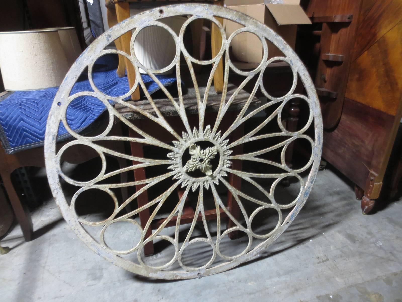 19th to 20th Century Large Continental Iron Piece or Oculus In Excellent Condition In Atlanta, GA