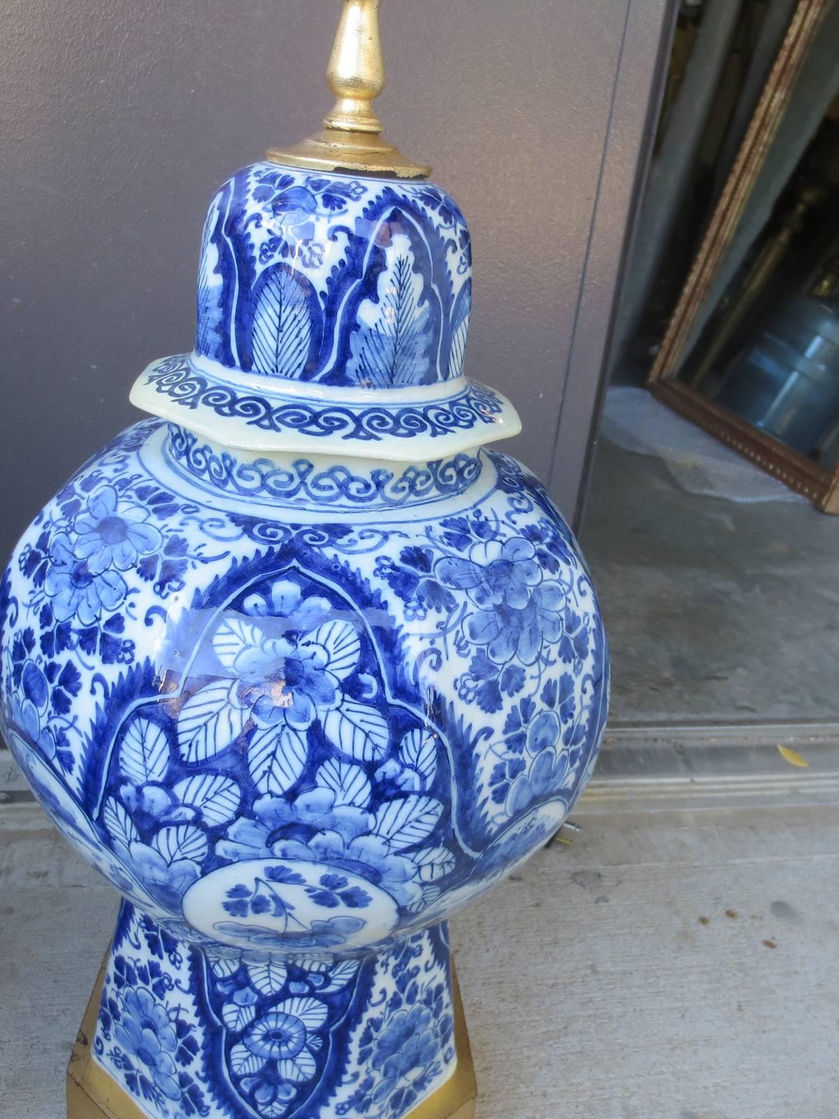 Pair of Early 18th Century Delft Jars as Lamps on Custom Gilt Bases In Excellent Condition In Atlanta, GA