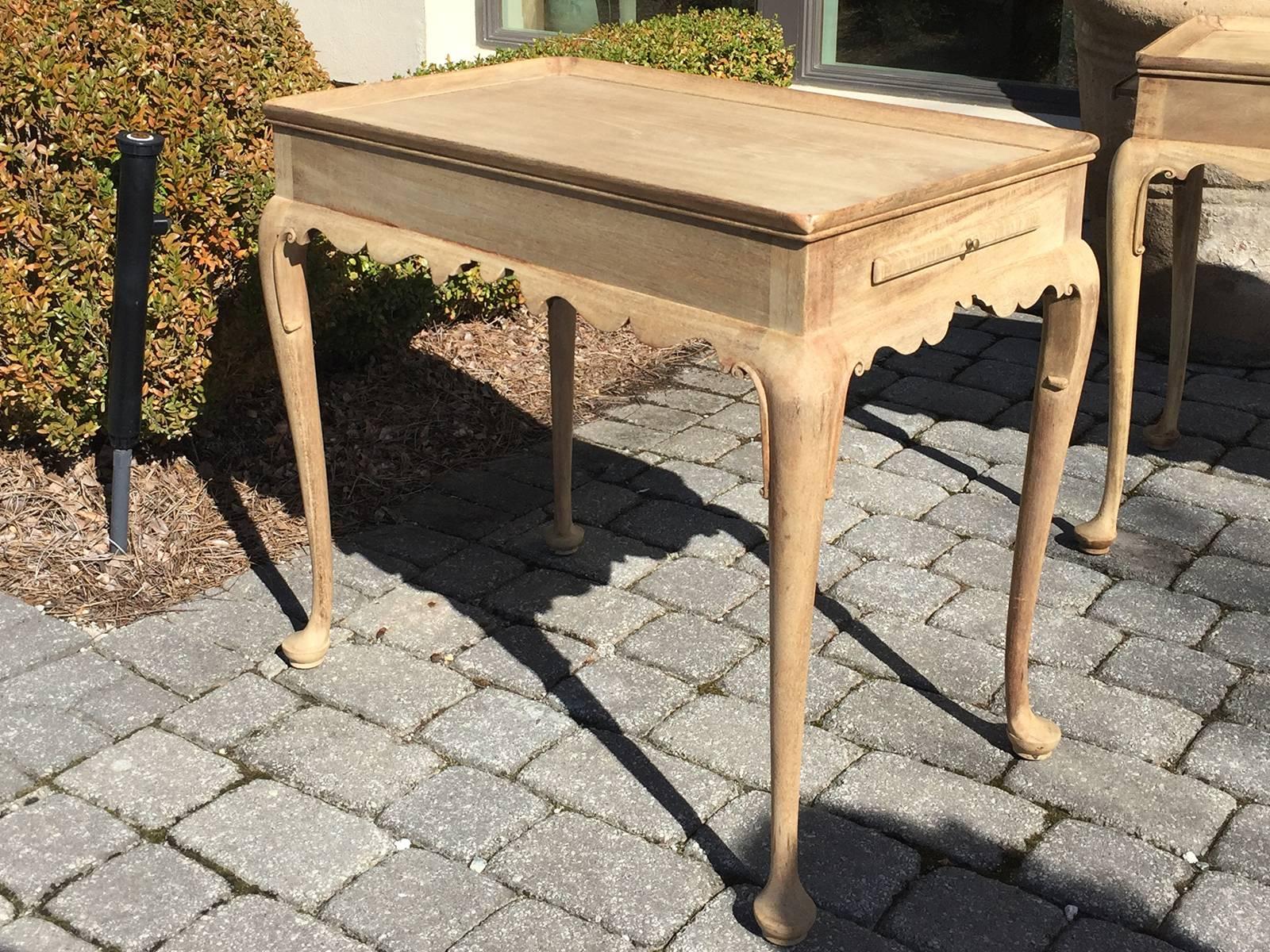 1950s Kittinger Tea Table with Side Slides, Bleached Mahogany In Excellent Condition In Atlanta, GA