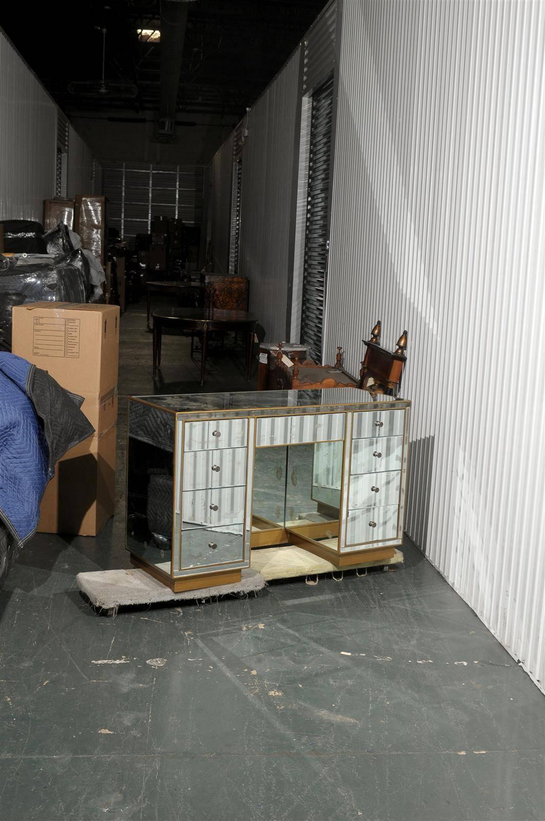 Mid-Century Mirrored Dressing Table with Small Knobs In Excellent Condition In Atlanta, GA