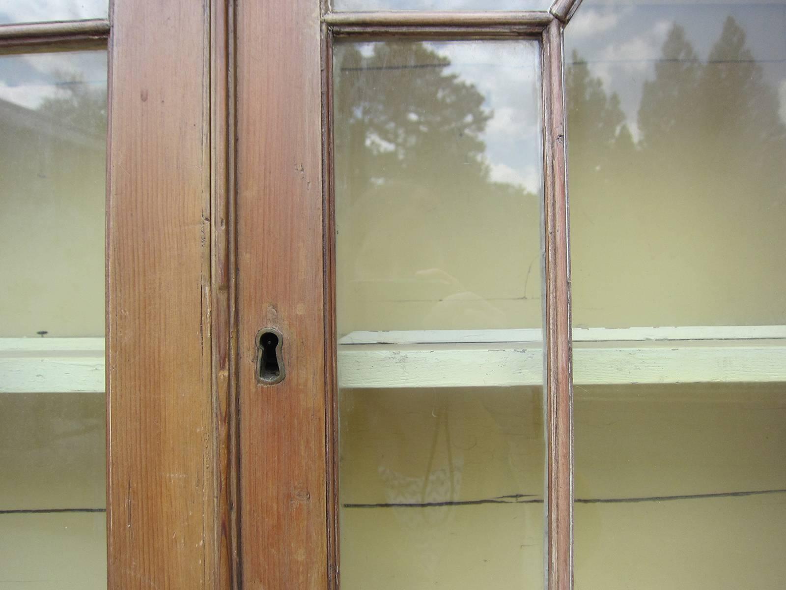 19th Century English Georgian Style Pine Bookcase In Good Condition In Atlanta, GA