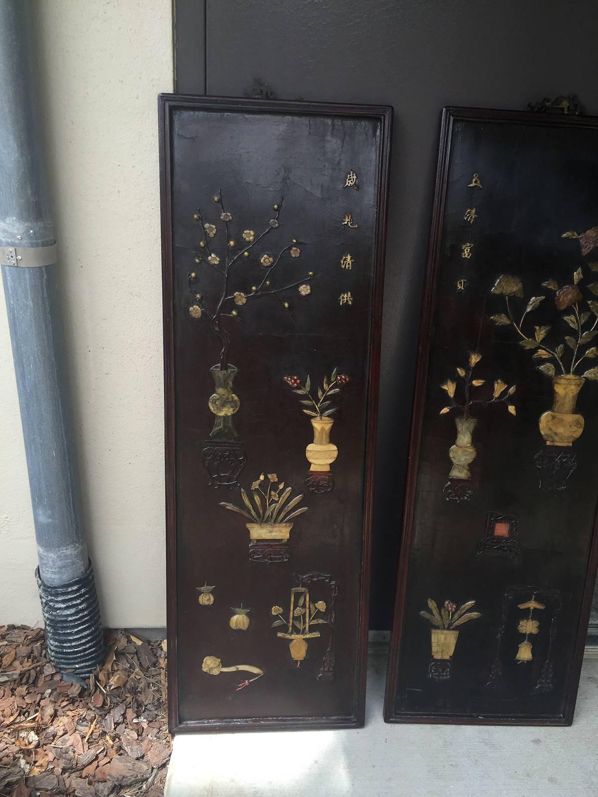 Pair of Chinese 19th Century Carved Inlaid Lacquered Wooden Panels In Good Condition In Atlanta, GA
