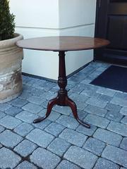 19th Century Mahogany Oval Georgian Pedestal Side Table with String Inlay