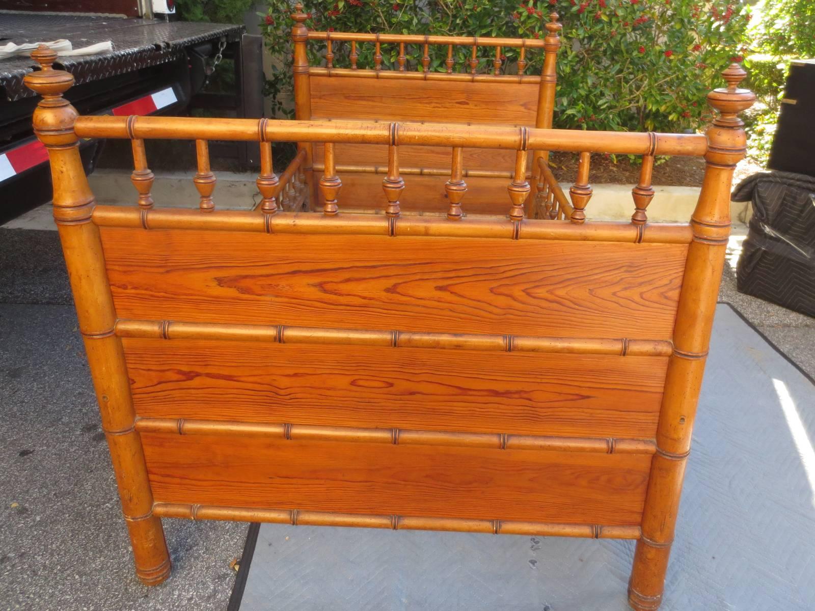 Late 19th-Early 20th Century Faux Bamboo Daybed in the Style of Horner In Good Condition In Atlanta, GA