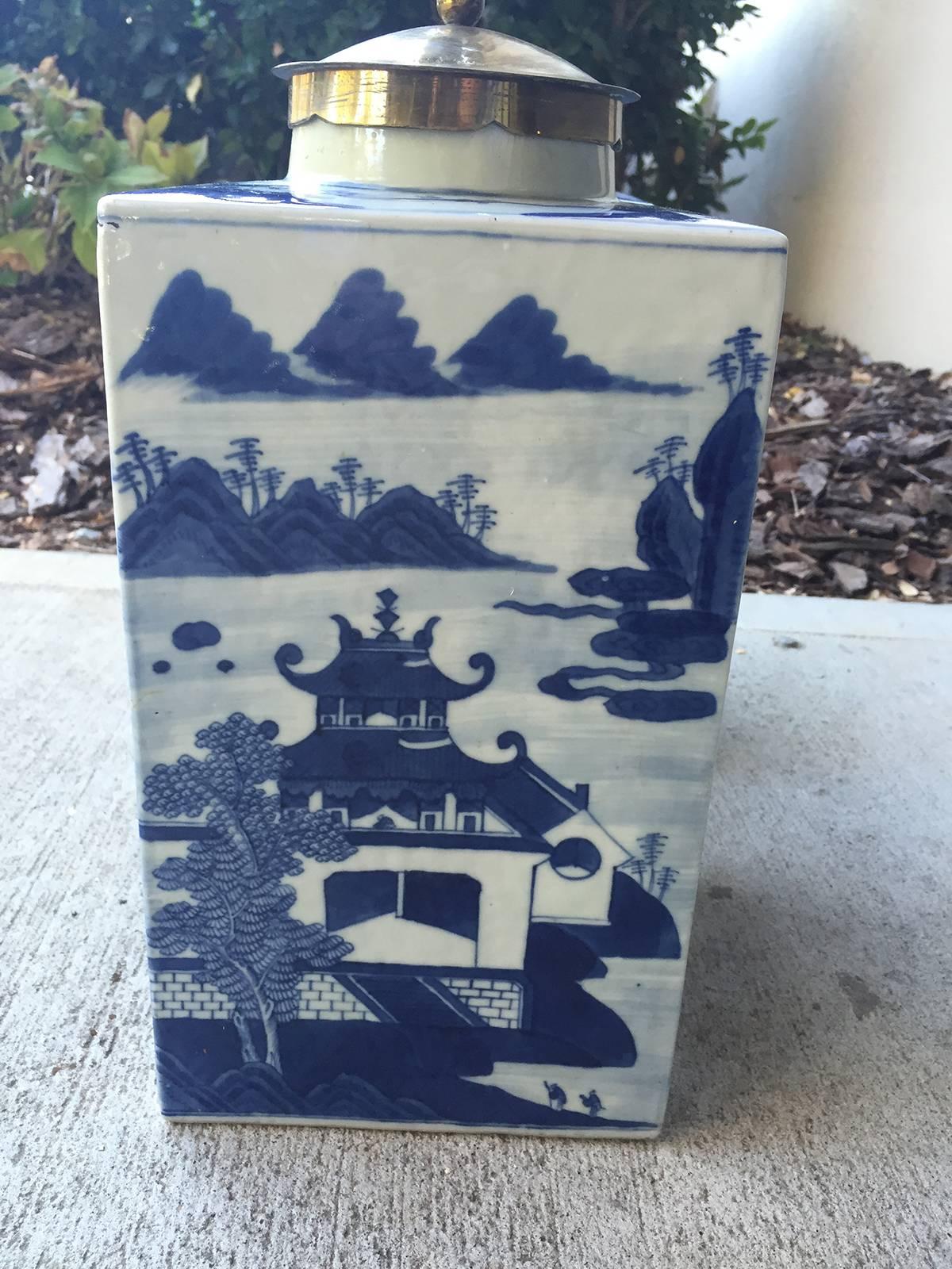 19th Century Pair of Chinese Blue and White Tea Canisters In Good Condition In Atlanta, GA