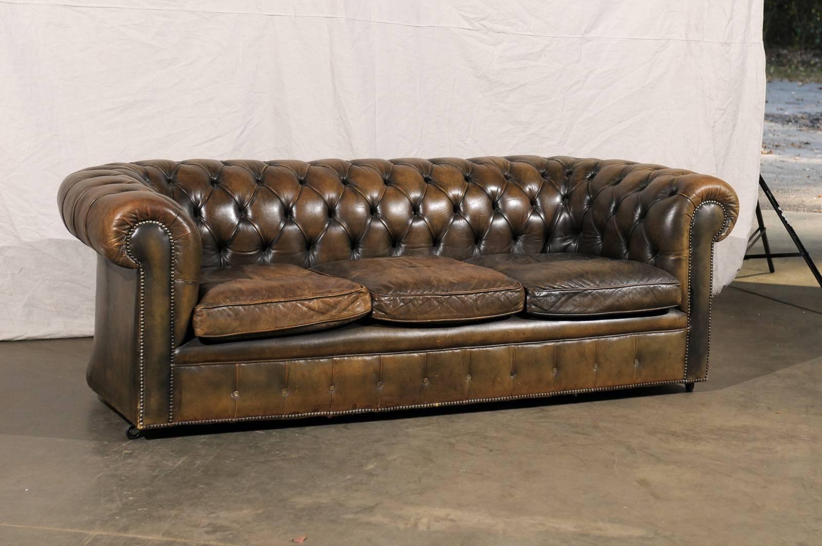 20th Century English Chesterfield Sofa 1
