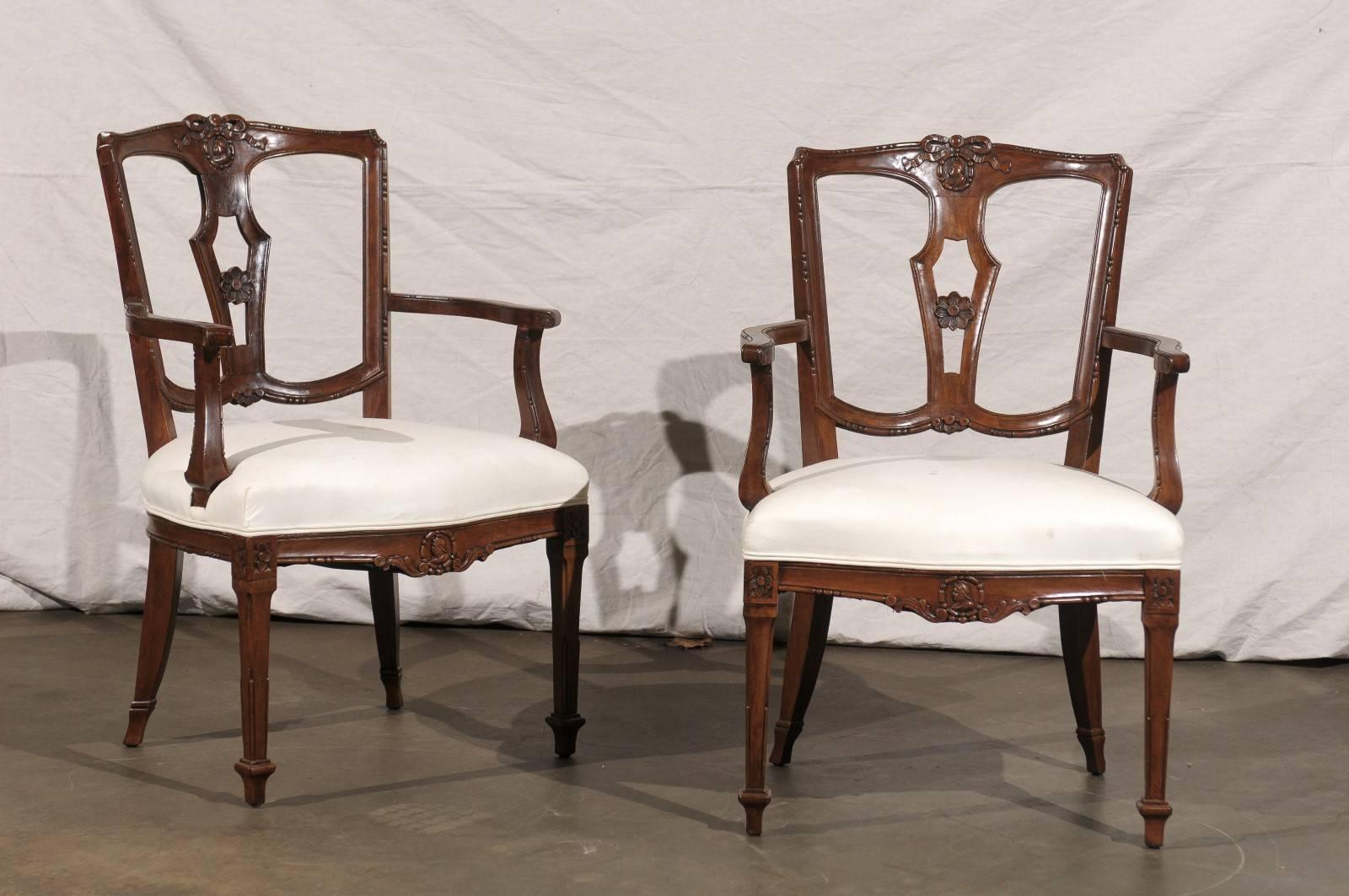 Pair of 19th/20th century Italian neoclassical walnut arm chairs.
Beautifully carved, charming details of profile, flower, ribbon