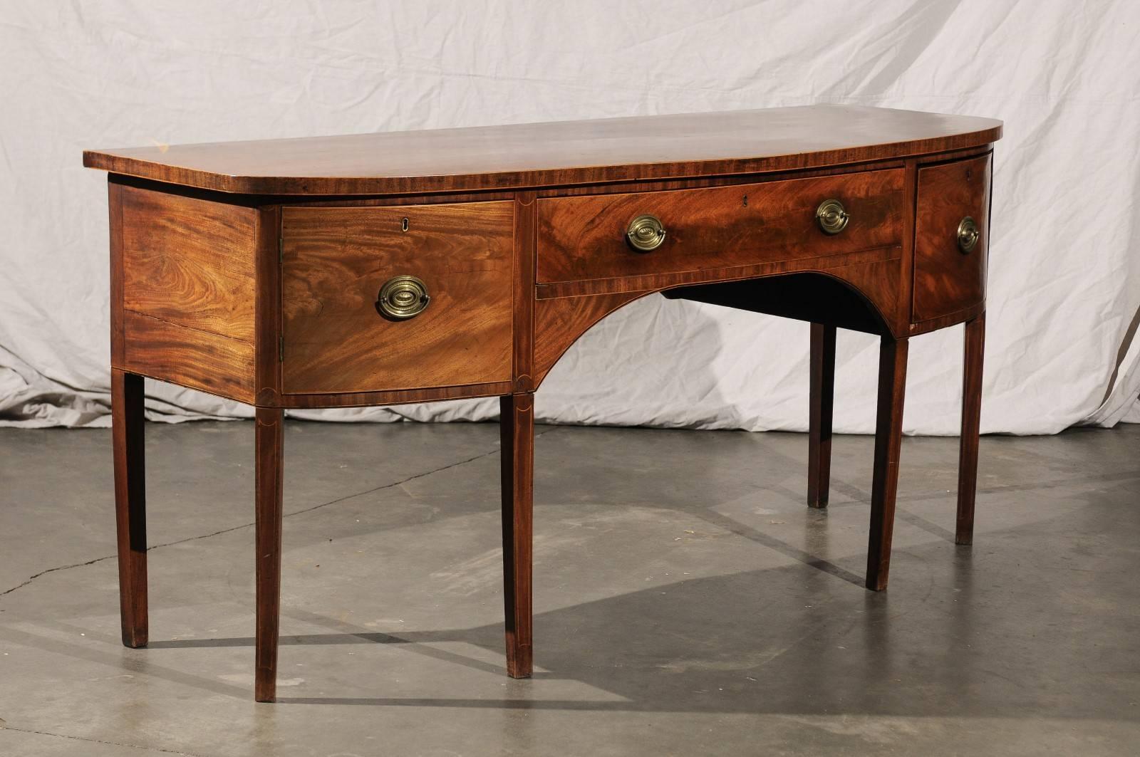 18th Century, English George III Bow Front Sideboard, Faded Figured Mahogany In Good Condition In Atlanta, GA