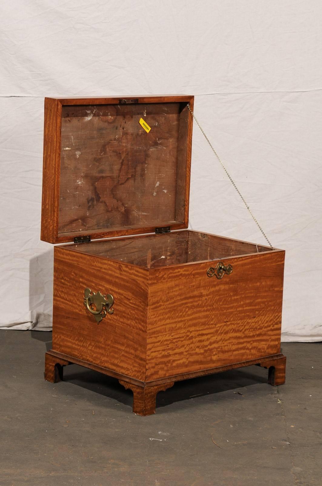 Early 19th Century American Satinwood Cellarette For Sale 1