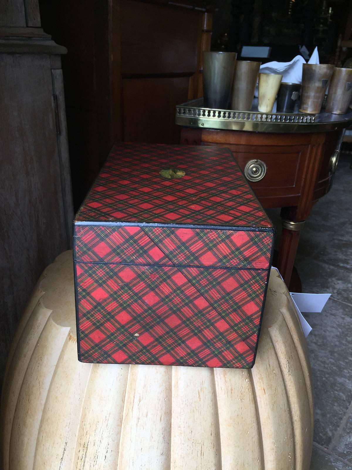 Large 19th Century Scottish Red Tartan Box In Good Condition In Atlanta, GA