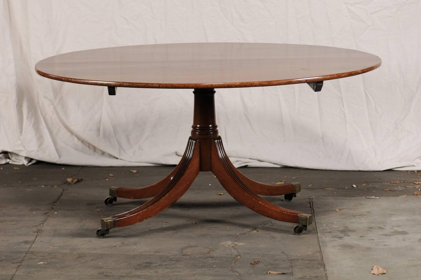 English Regency round mahogany dining table, circa 1800.