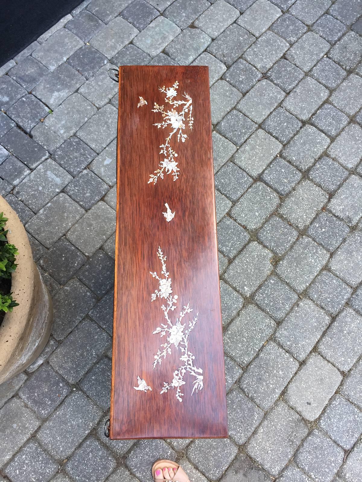 Asian Hanging Shelf with Inlaid Mother of Pearl, circa 1930s-1940s In Good Condition For Sale In Atlanta, GA