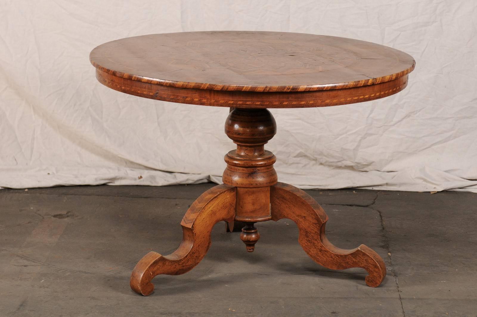 19th century Italian Sorrento beautiful inlaid wood centre table.
