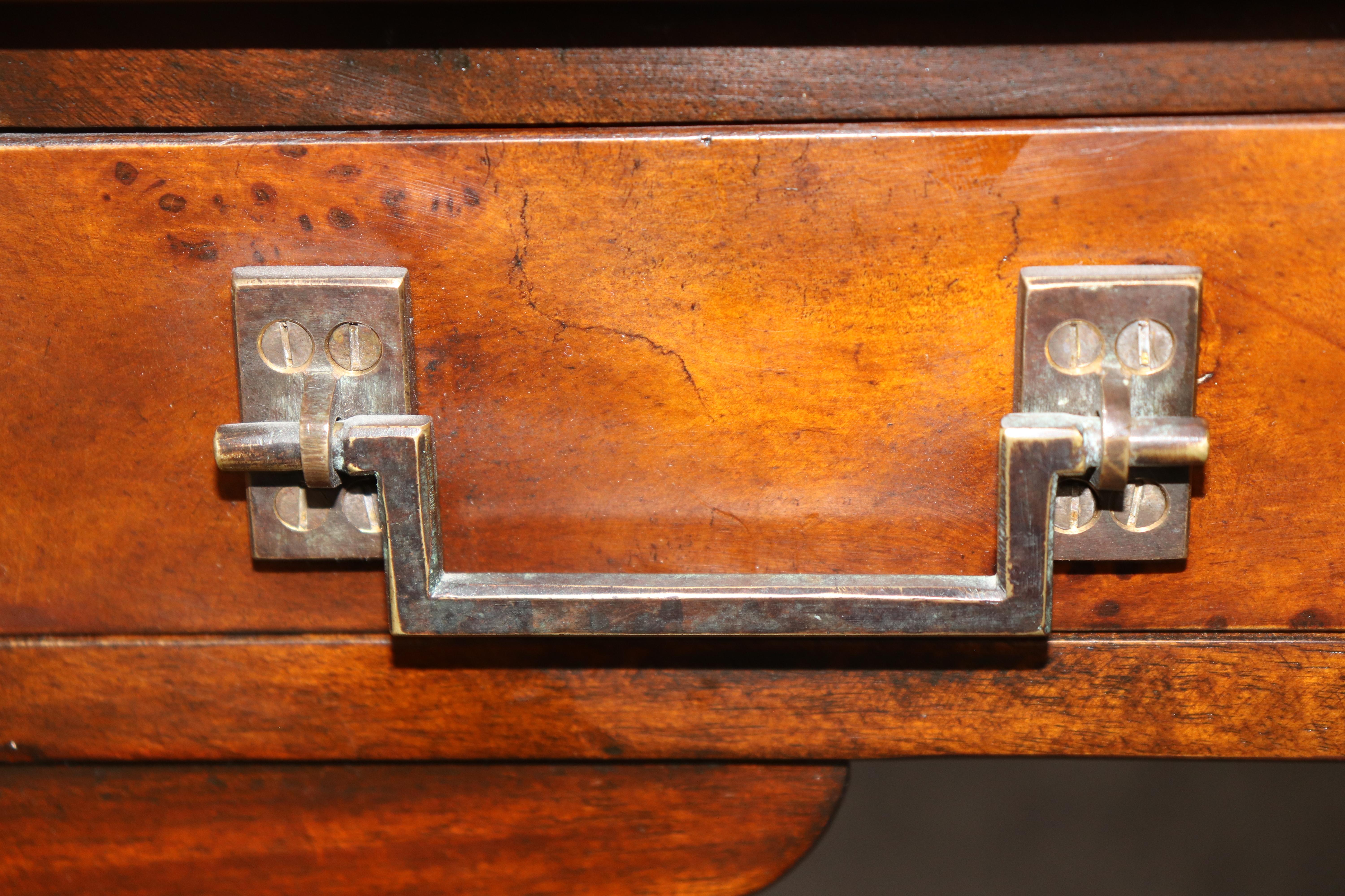 Theodore Alexander Burled Campaign Style Mechanical Desk im Angebot 5