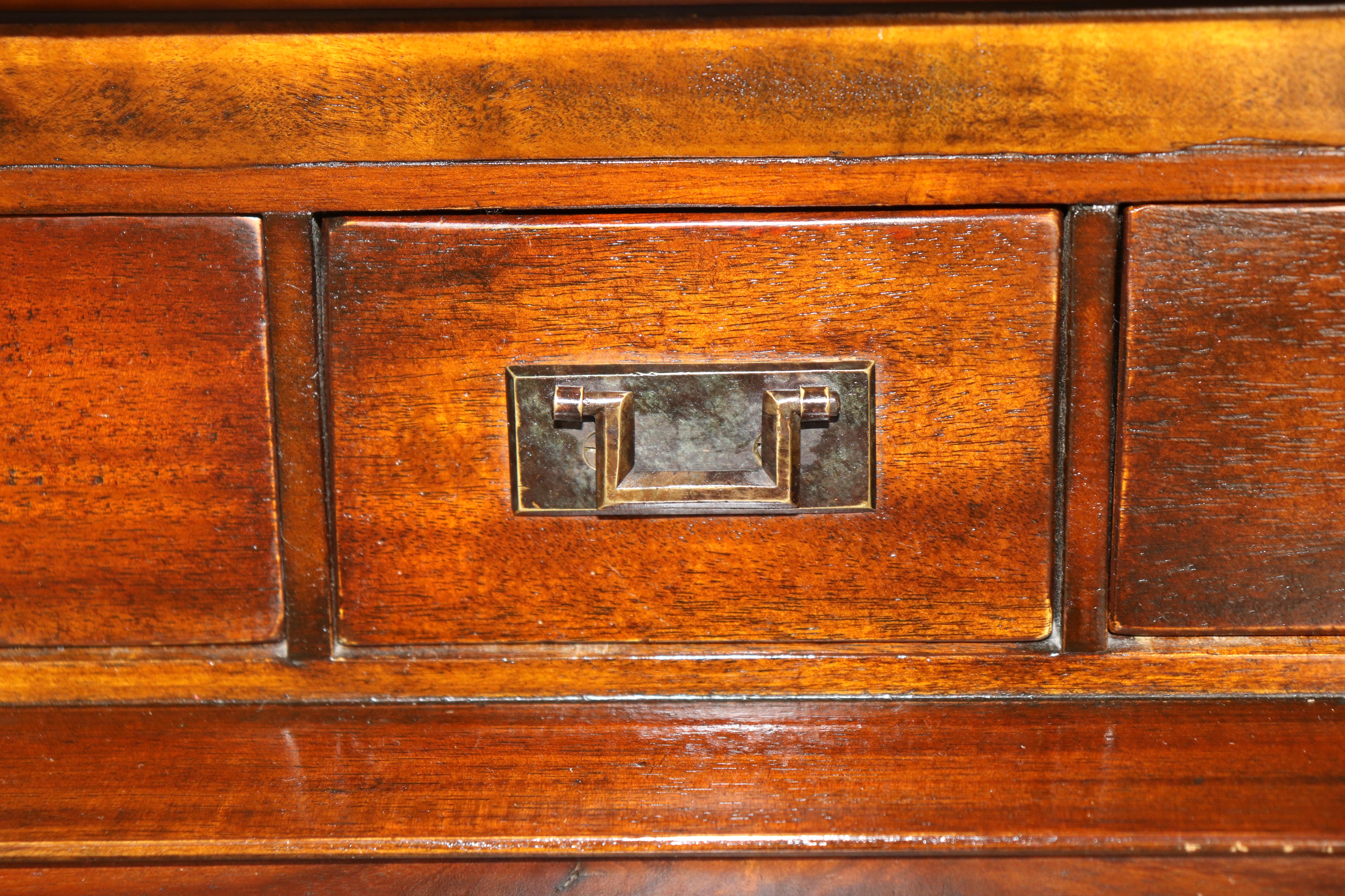 Theodore Alexander Burled Campaign Style Mechanical Desk im Angebot 4