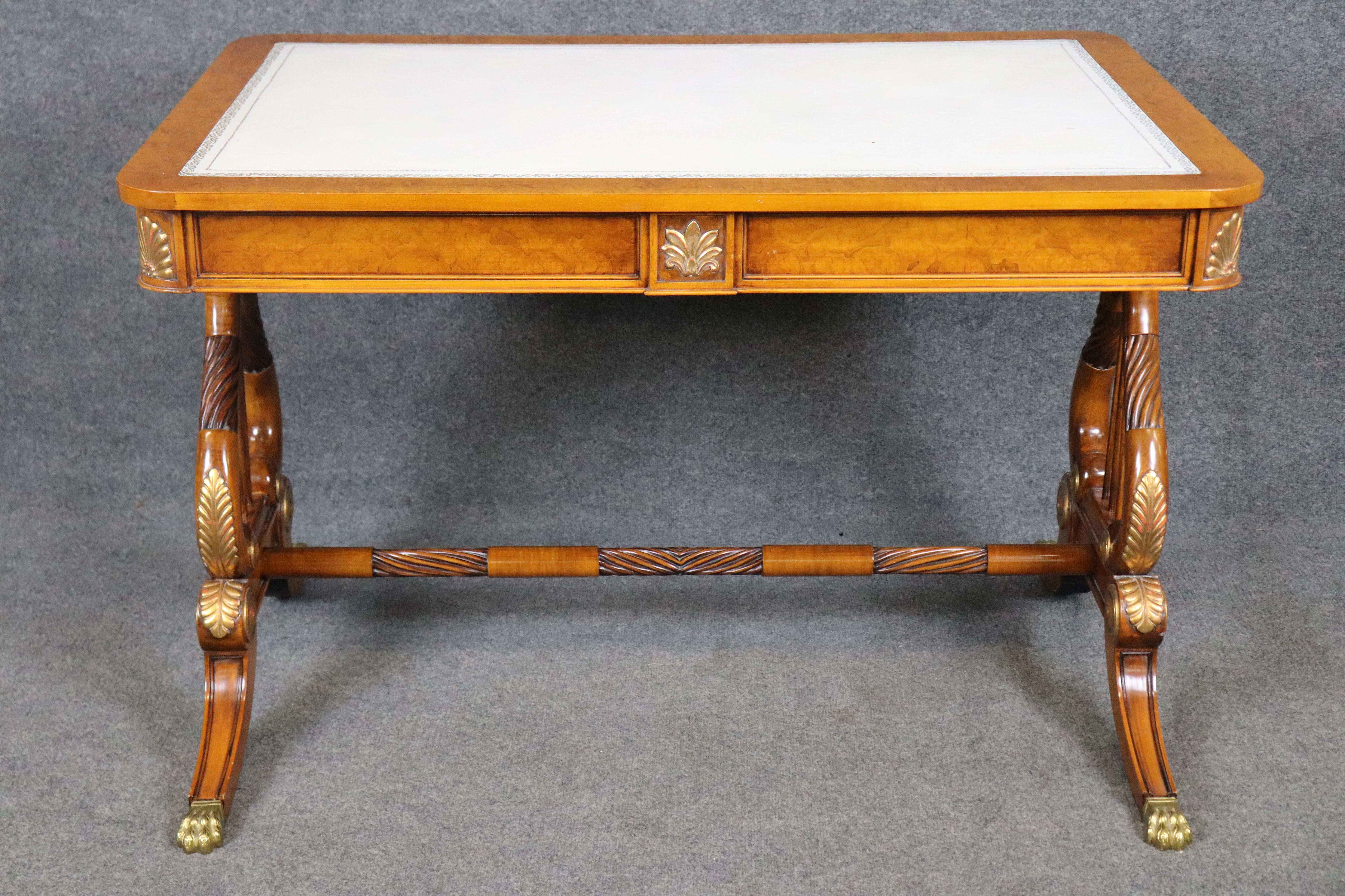 Italian Regency Style Embossed Leather Top Desk im Zustand „Gut“ im Angebot in Swedesboro, NJ