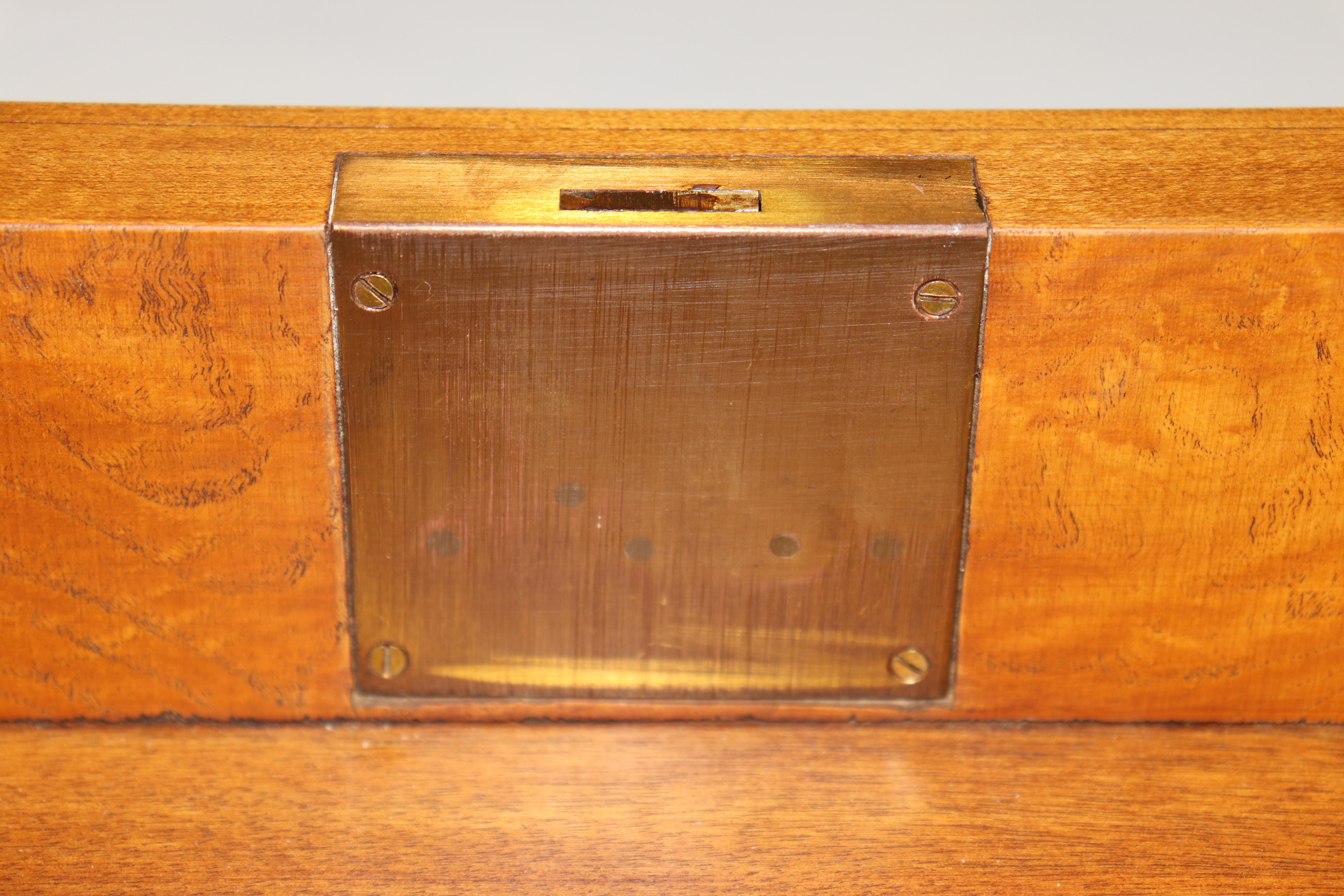 Italian Regency Style Embossed Leather Top Desk im Angebot 2