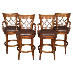 Quattro sgabelli da bar personalizzati in stile Theodore Alexander in pelle e finitura noce