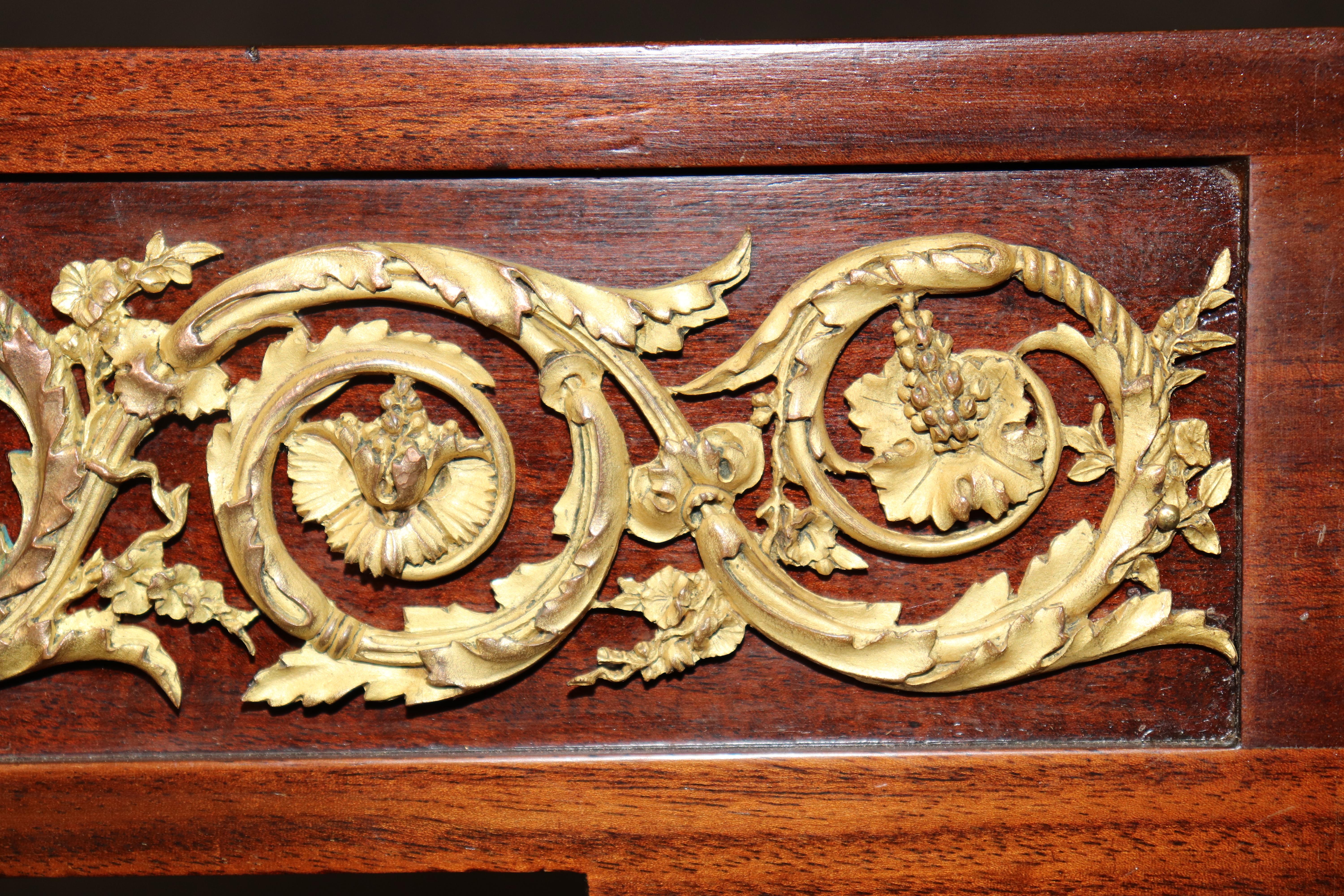 Tavolo da gioco francese del XIX secolo in stile Louis XVI montato in bronzo di Paul Sormani in vendita 7