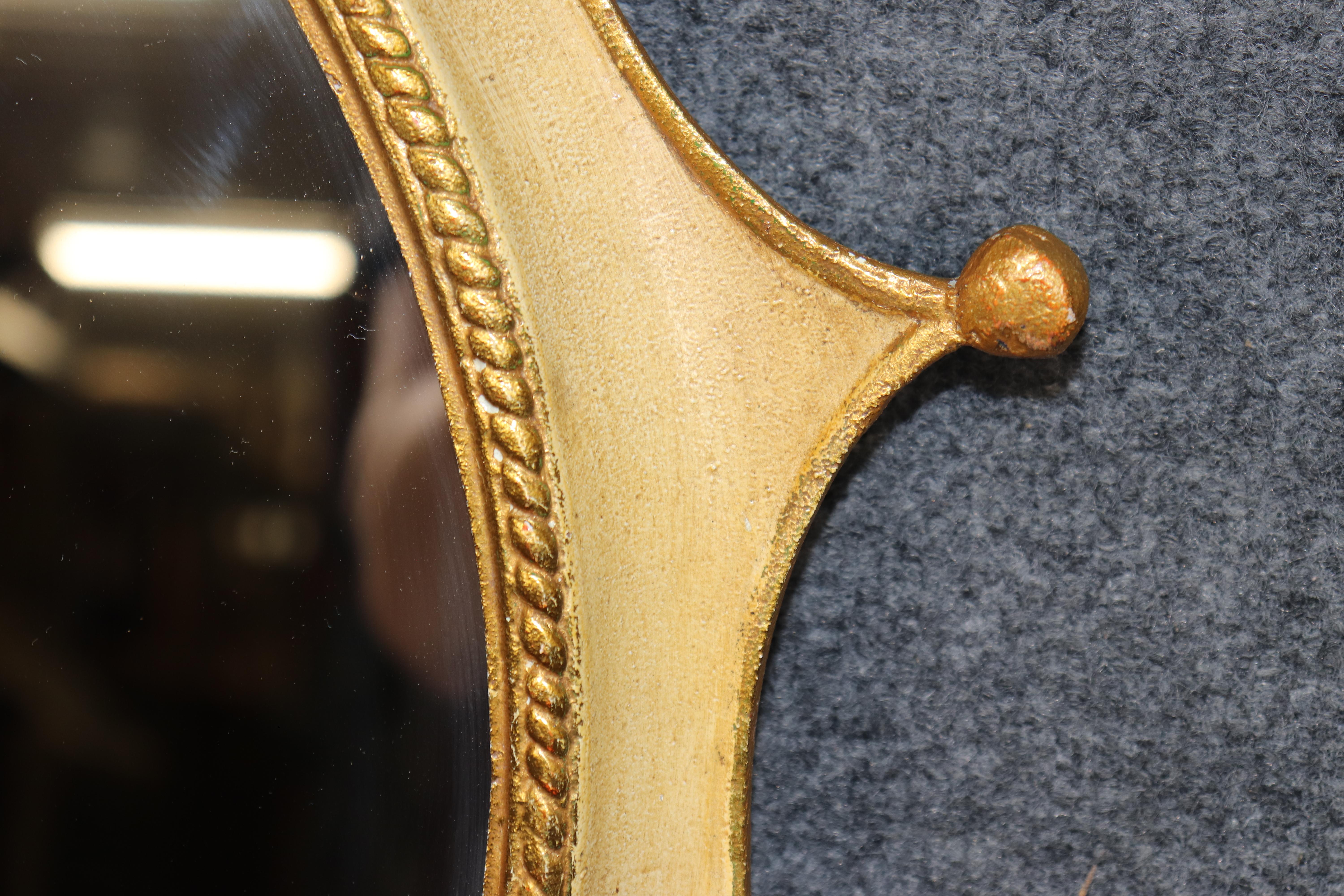 Intagliato a mano Specchio di metà secolo Palladio Italia Crown Sunburst Design in vendita