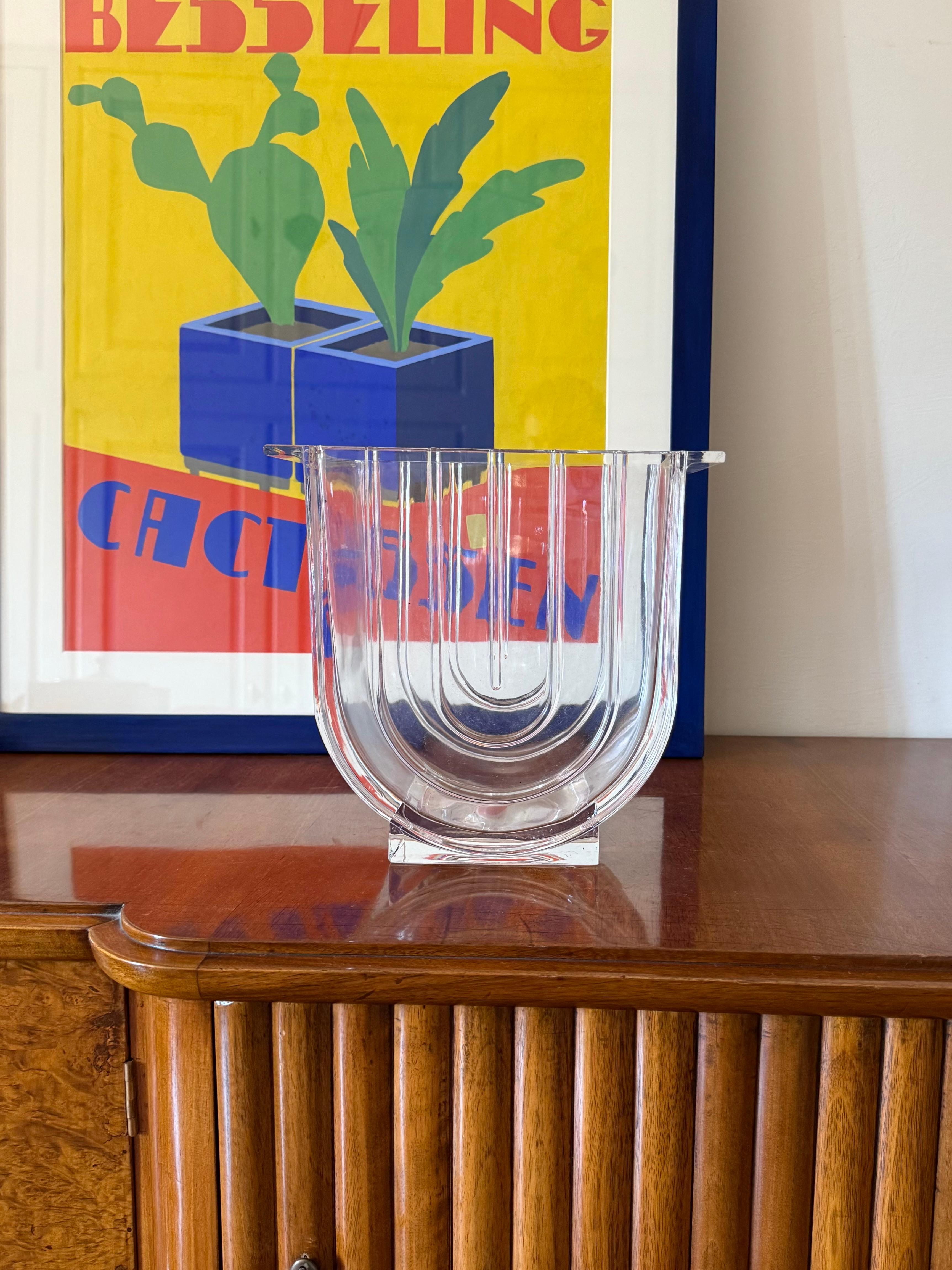 Modern crystal vase / ice bucket

designed by Laura Griziotti for Arnolfo di Cambio 1970s

crystal

H 23 - 24 × 14 cm

Manufacturer's label.

Conditions: excellent consistent with age and use.