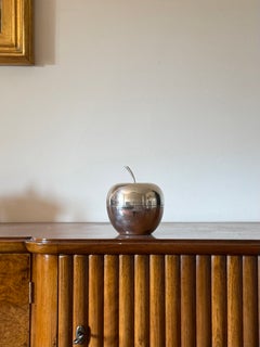 Caja decorativa moderna con forma de manzana, chapada en plata, Christofle, Francia, década de 1970