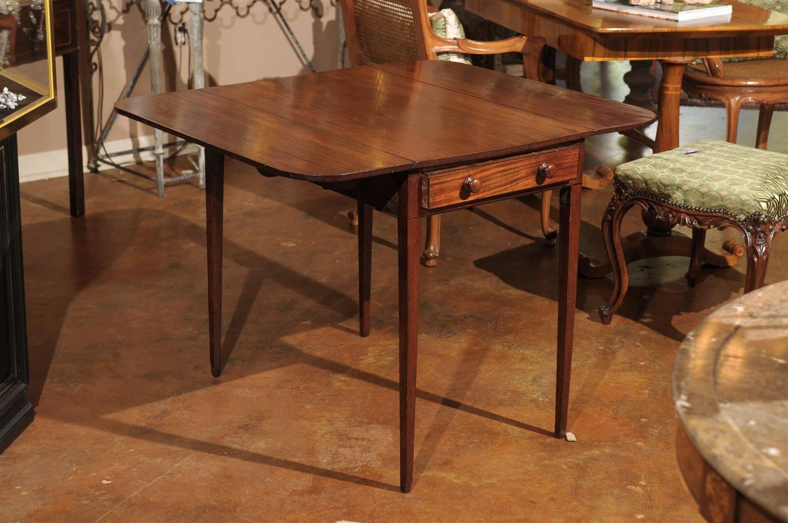 English Mahogany Pembroke Table, circa 1800s In Excellent Condition In Chamblee, GA