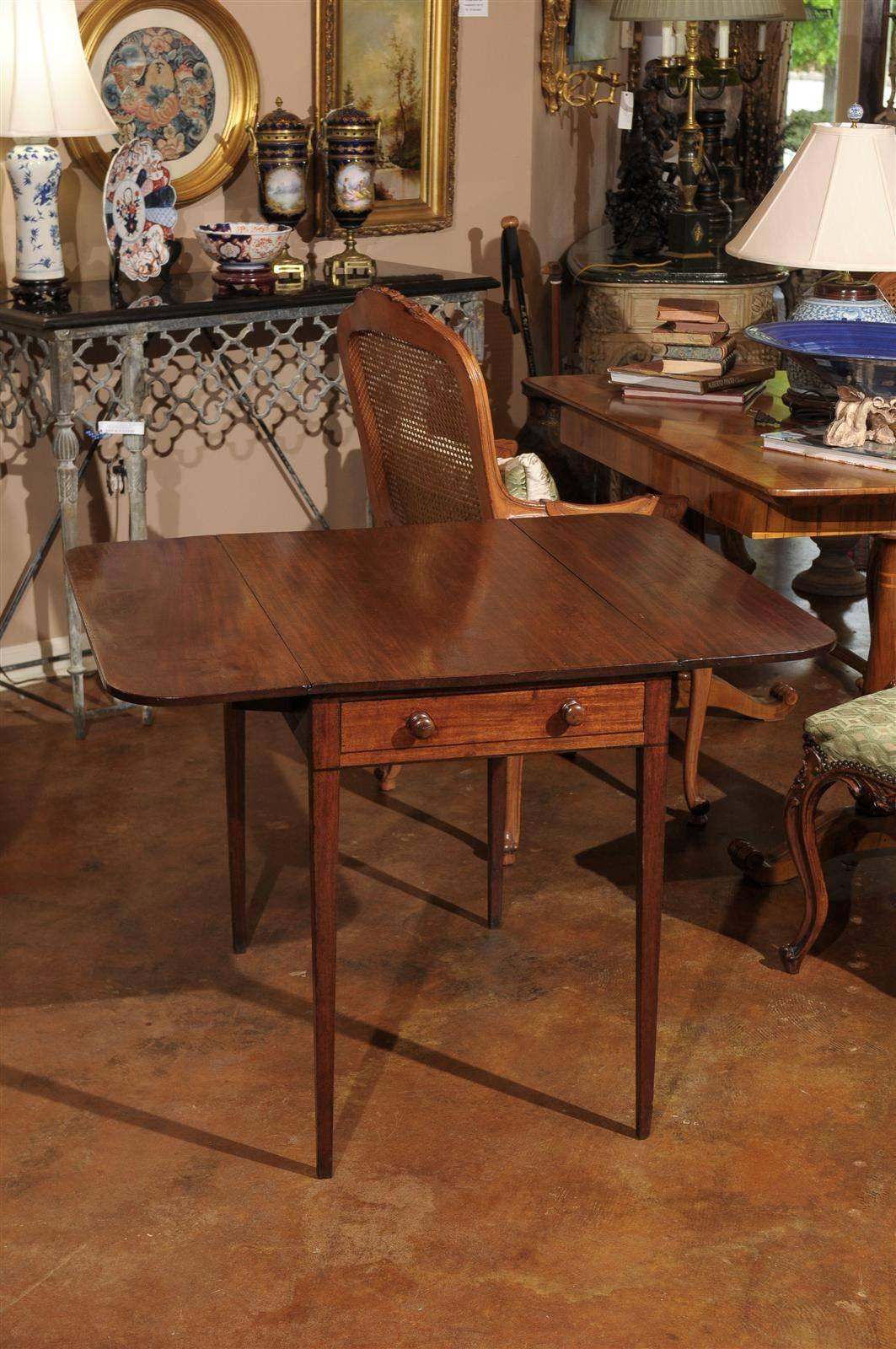 Federal English Mahogany Pembroke Table, circa 1800s