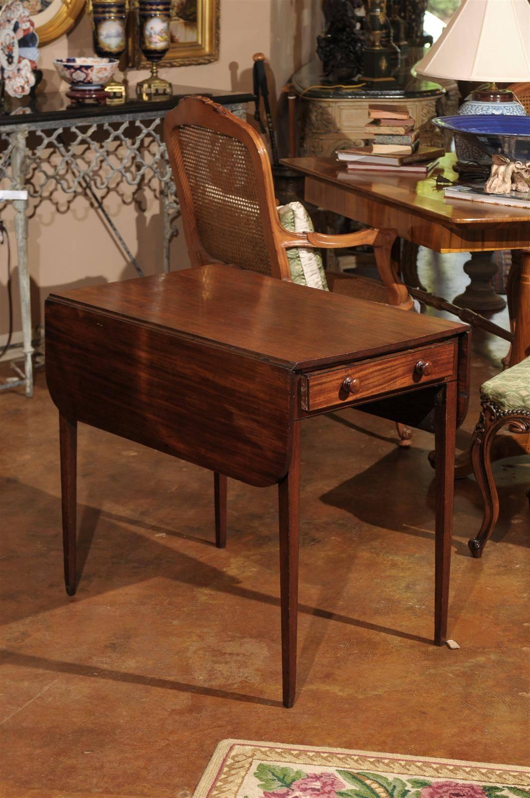 A lovely table with D-shaped drop leaves, single drawer and opposing faux drawer on tapered legs. The two drop leaves are 10 in. each making the width 39 in. when opened.