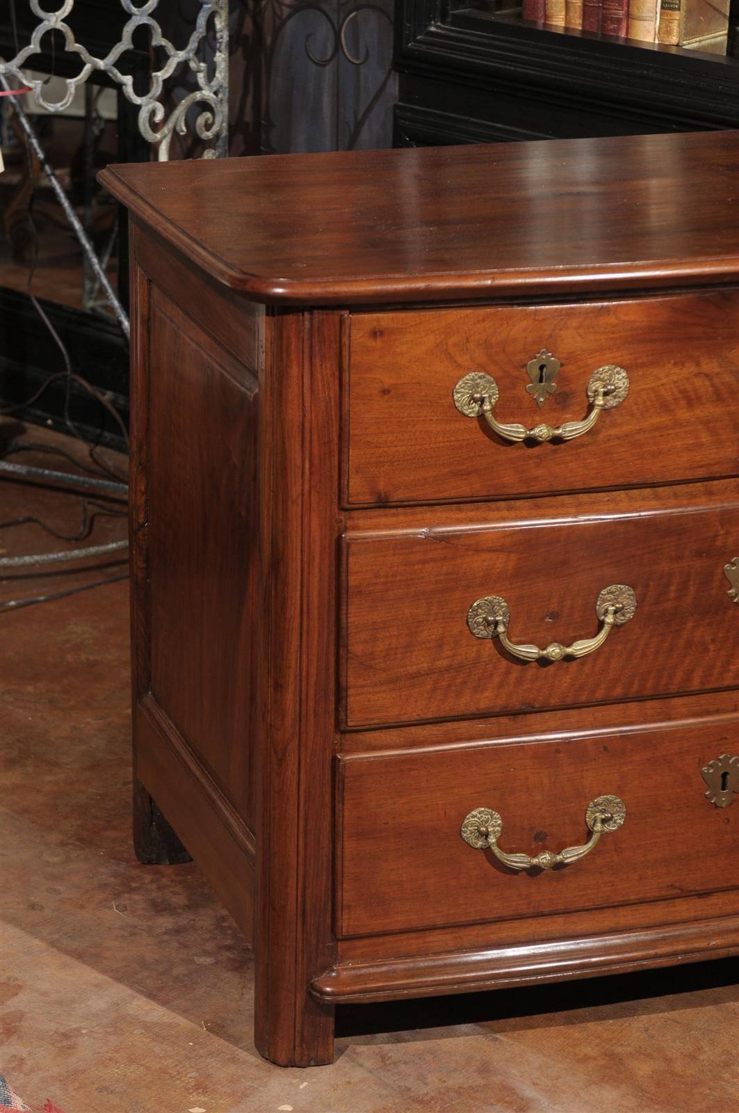 Late 18th Century Italian Walnut Chest of Drawers In Excellent Condition In Chamblee, GA