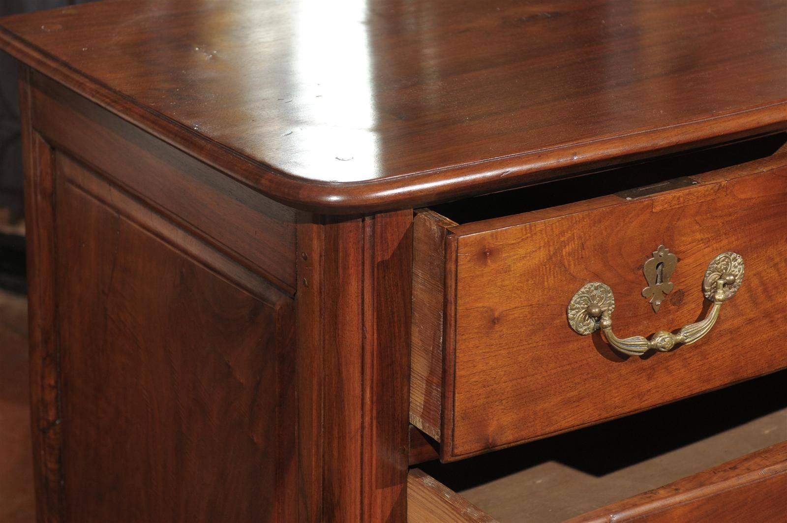 Late 18th Century Italian Walnut Chest of Drawers 1