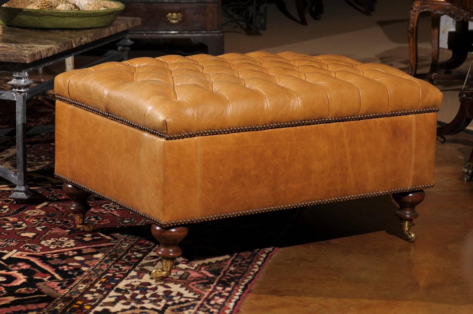 Leather Tufted Storage Ottoman In Excellent Condition In Chamblee, GA