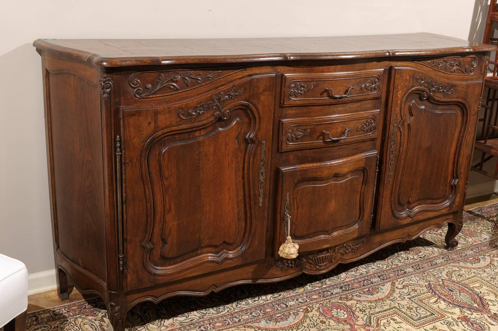Oak French Enfilade In Excellent Condition In Chamblee, GA